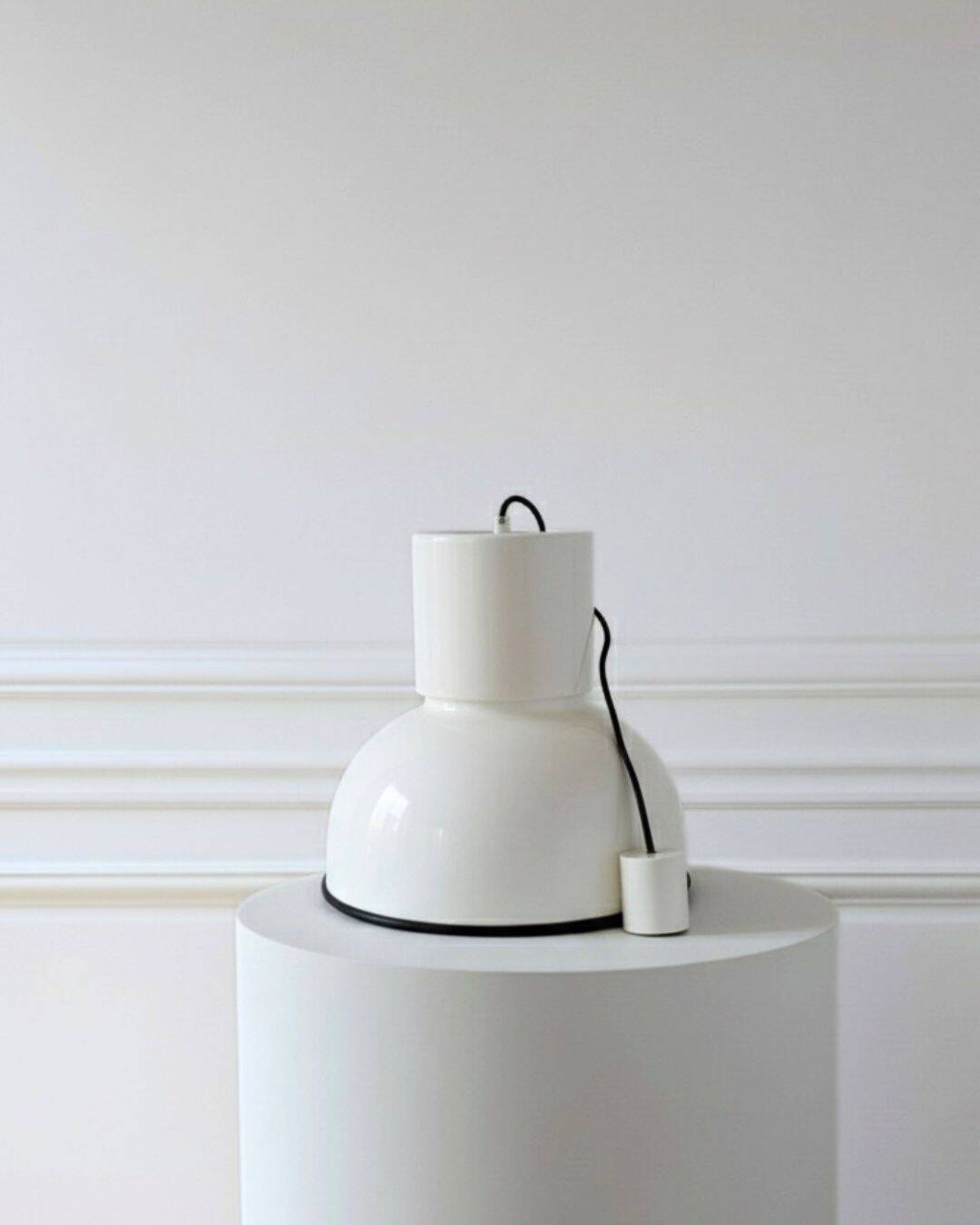 Lampshade in black and white enameled sheet metal, accompanied by its wall cover