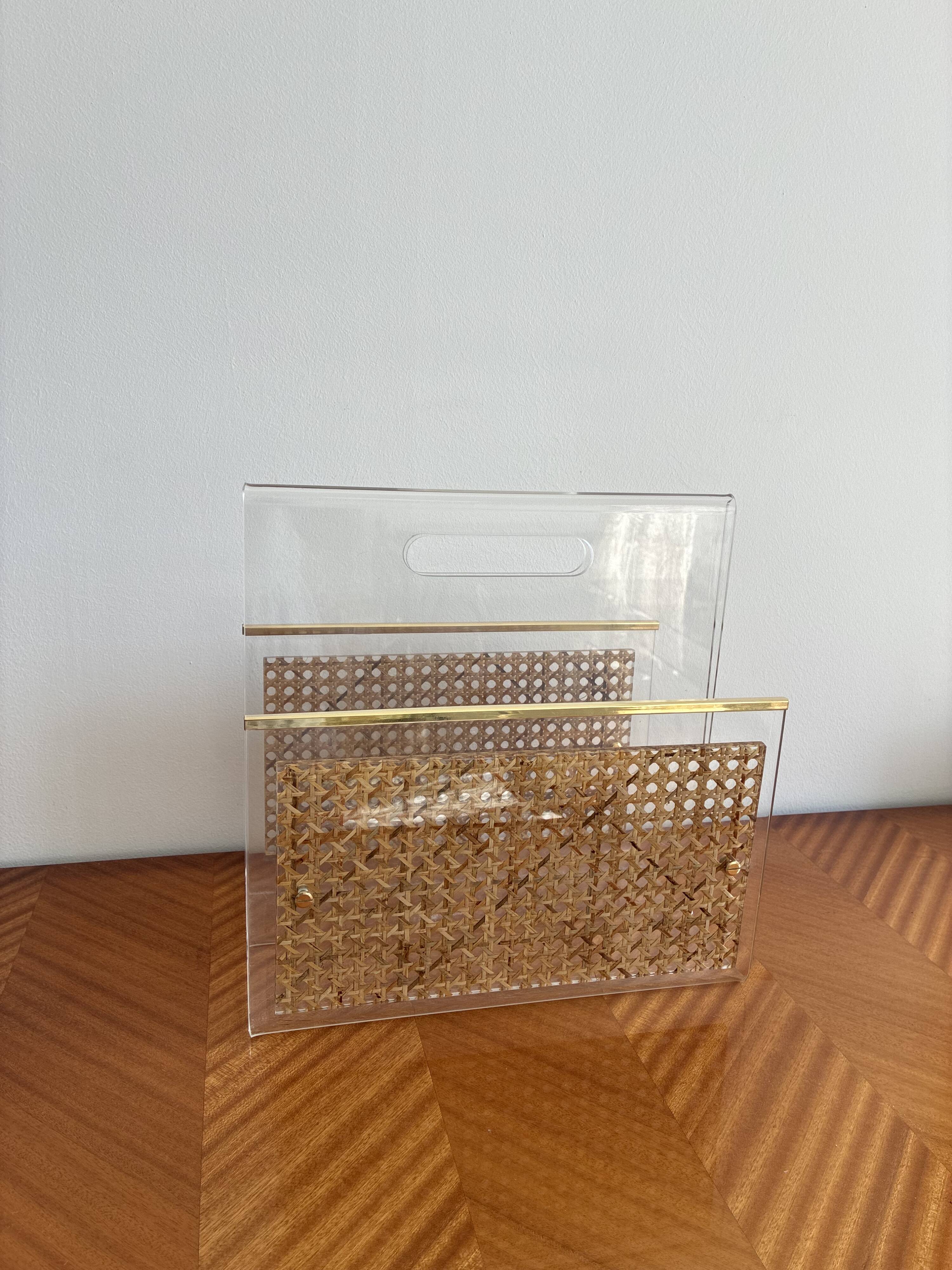Acrylic magazine rack