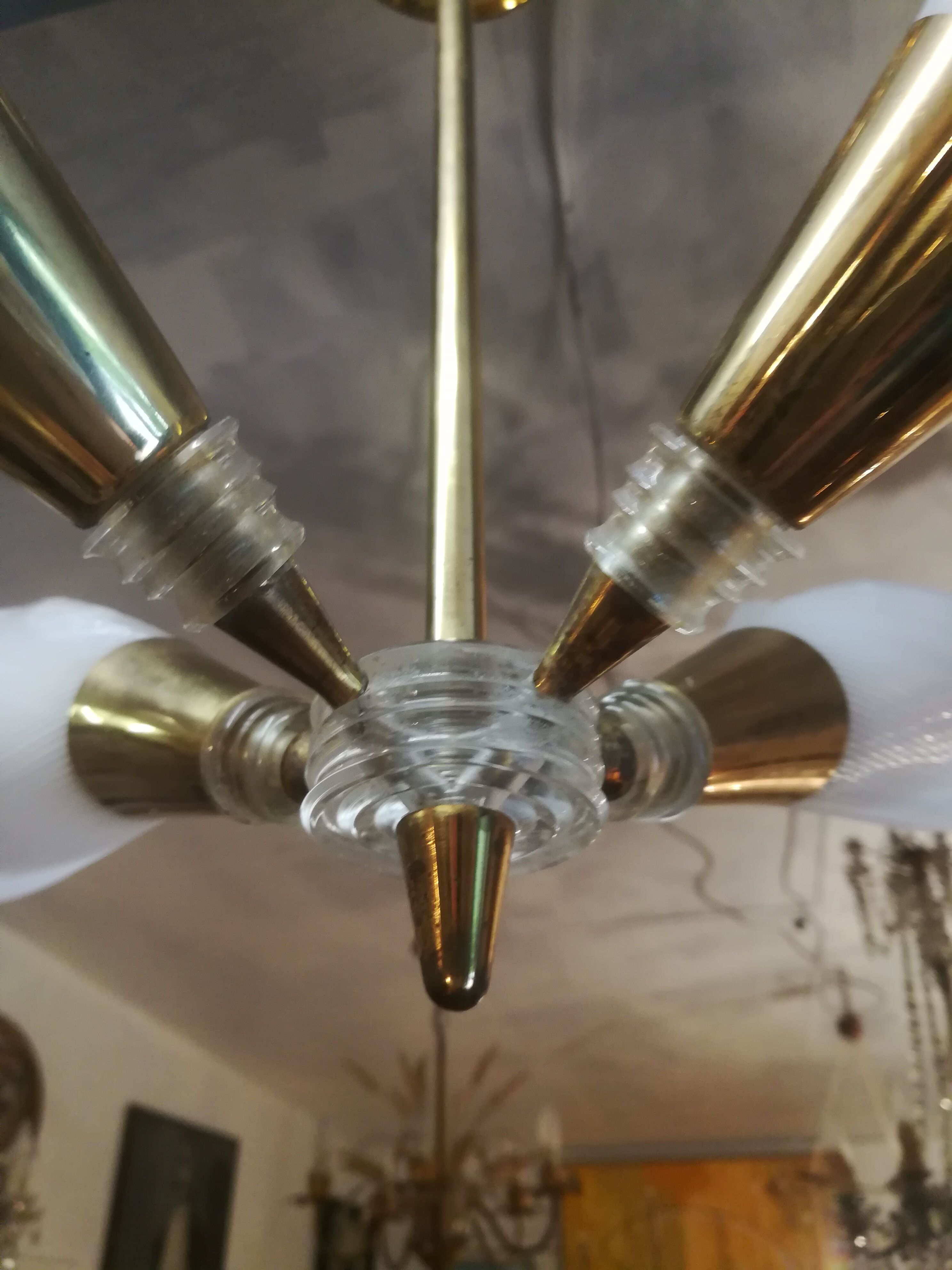 Lustre en laiton et plexiglas