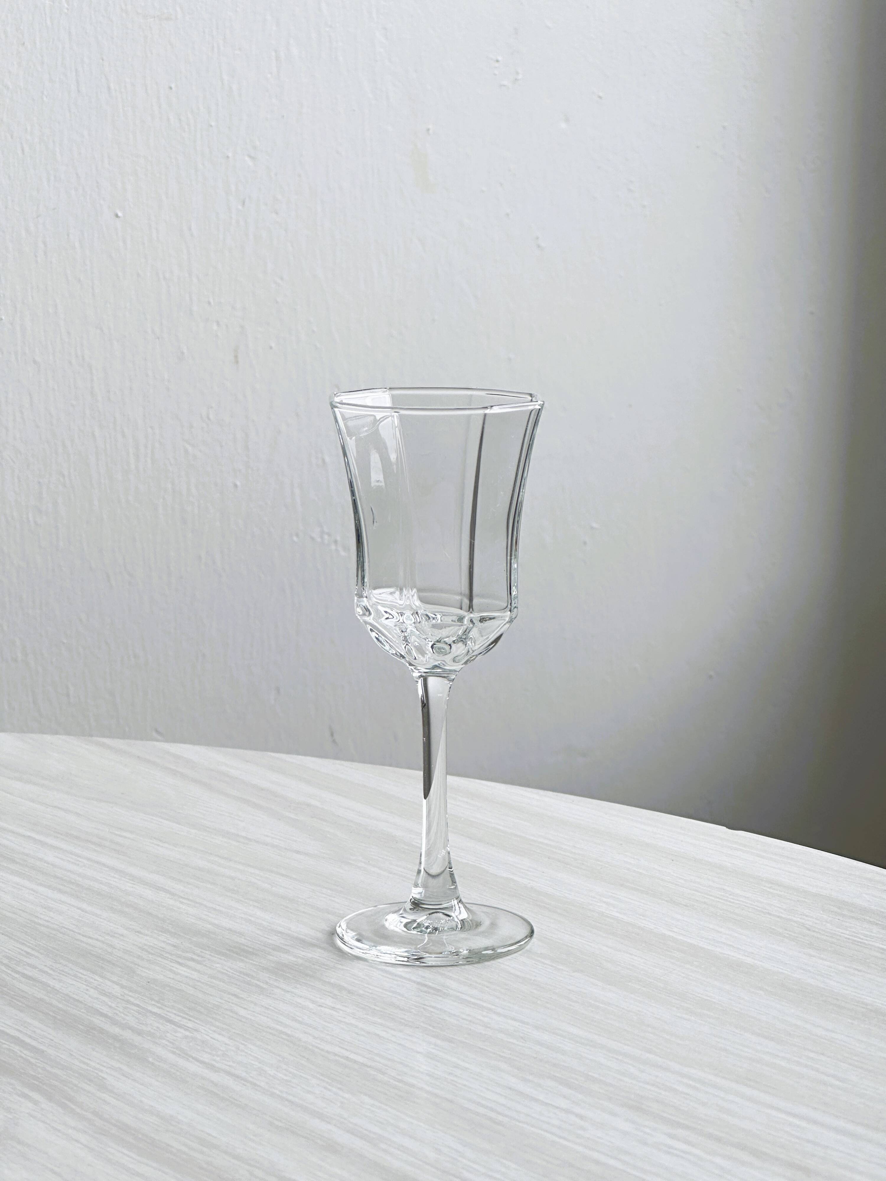 6 Luminarc liqueur glasses.