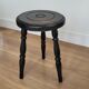 Tabouret tripode en bois noir