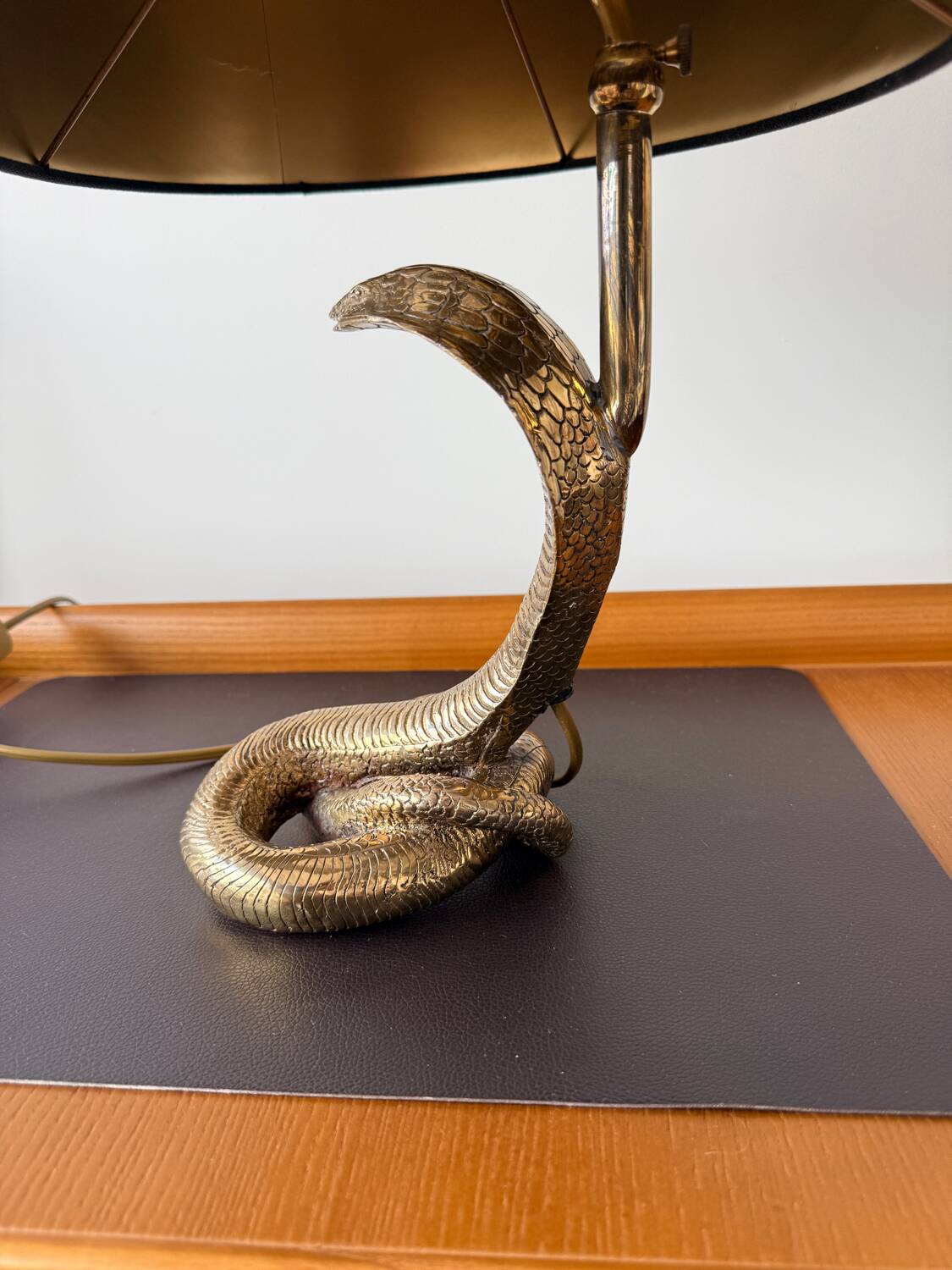 Cobra sculptural lamp in brass – Vintage French work, circa 19