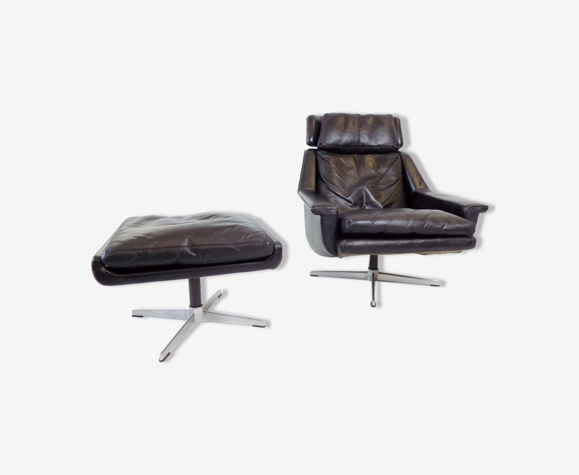 Fauteuil en cuir noir ESA 802 avec pouf de Werner Langenfeld