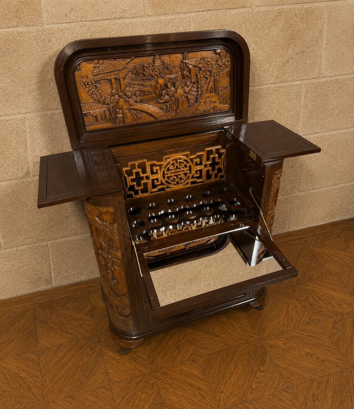 Meuble bar chinois sculpté en bois – XXe siècle