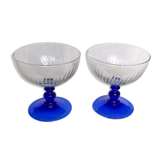 Lot of 2 cups on foot