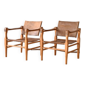 Paire de fauteuils scandinaves en cuir