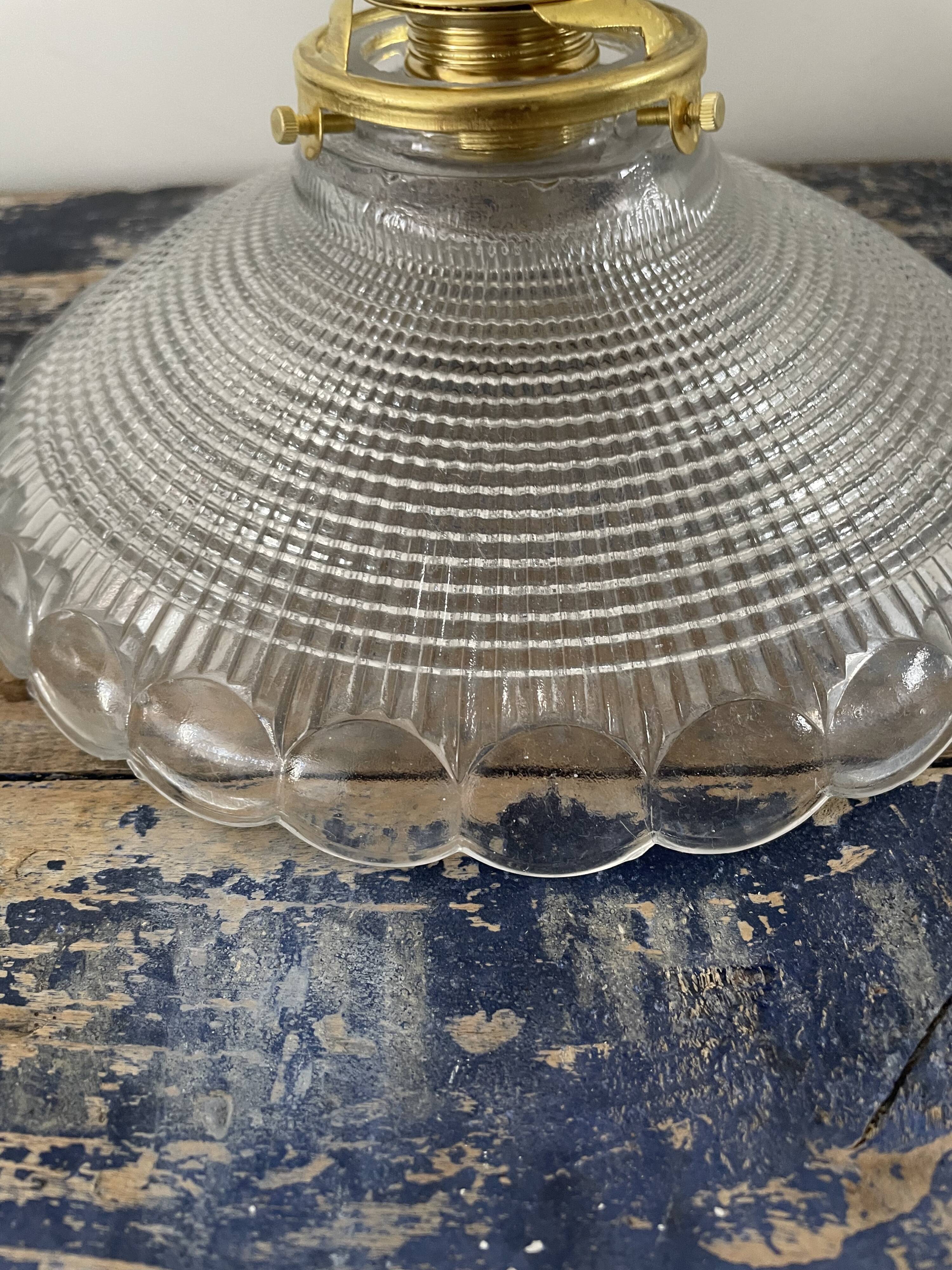 Applique vintage en verre ciselé électrifiée à neuf