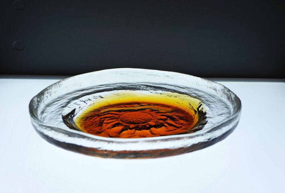 Brutalist art glass plate by Pentti Santalahti, 1970s