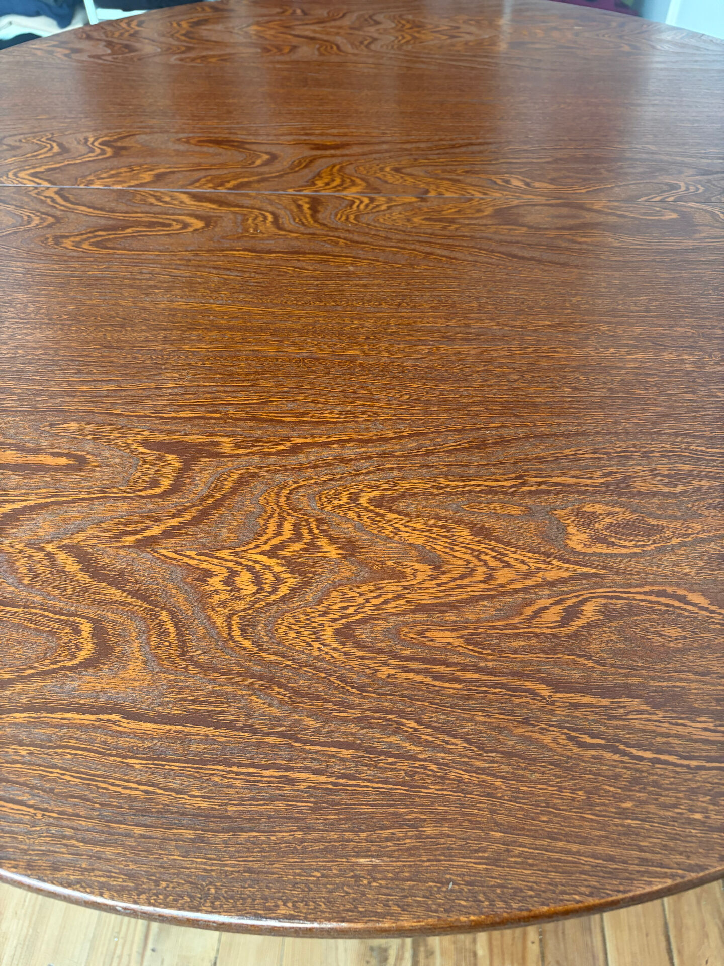 Extendable round table Baumann