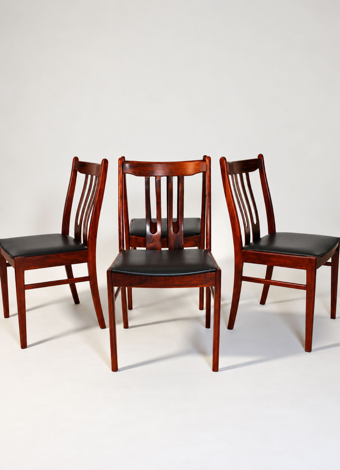 4 rosewood chairs from the 1960s in Scandinavian design.