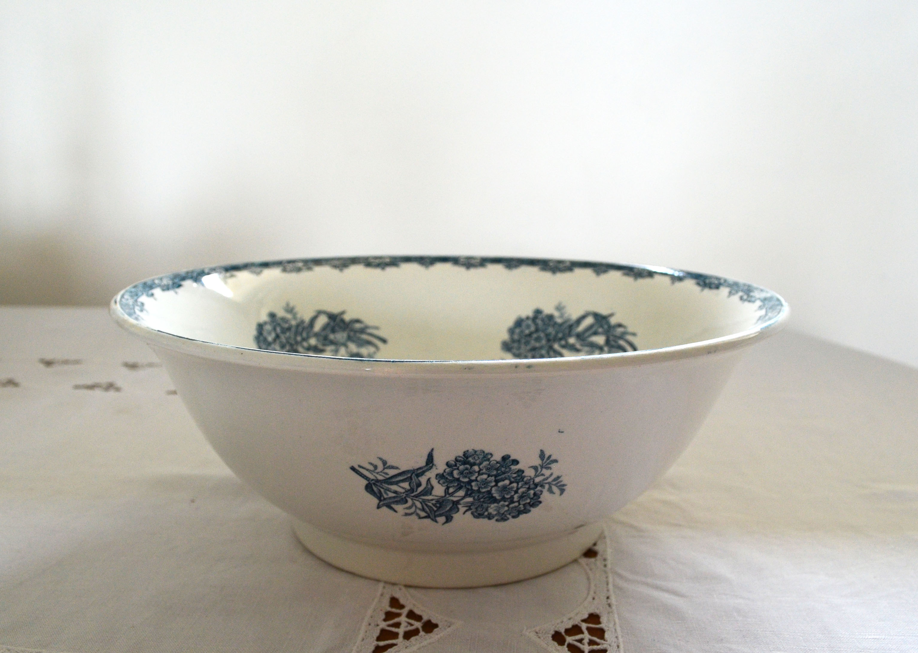 Salad bowl faience blue decoration