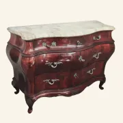 Commode galbée de style Louis XV en ronce d'acajou, dessus de marbre