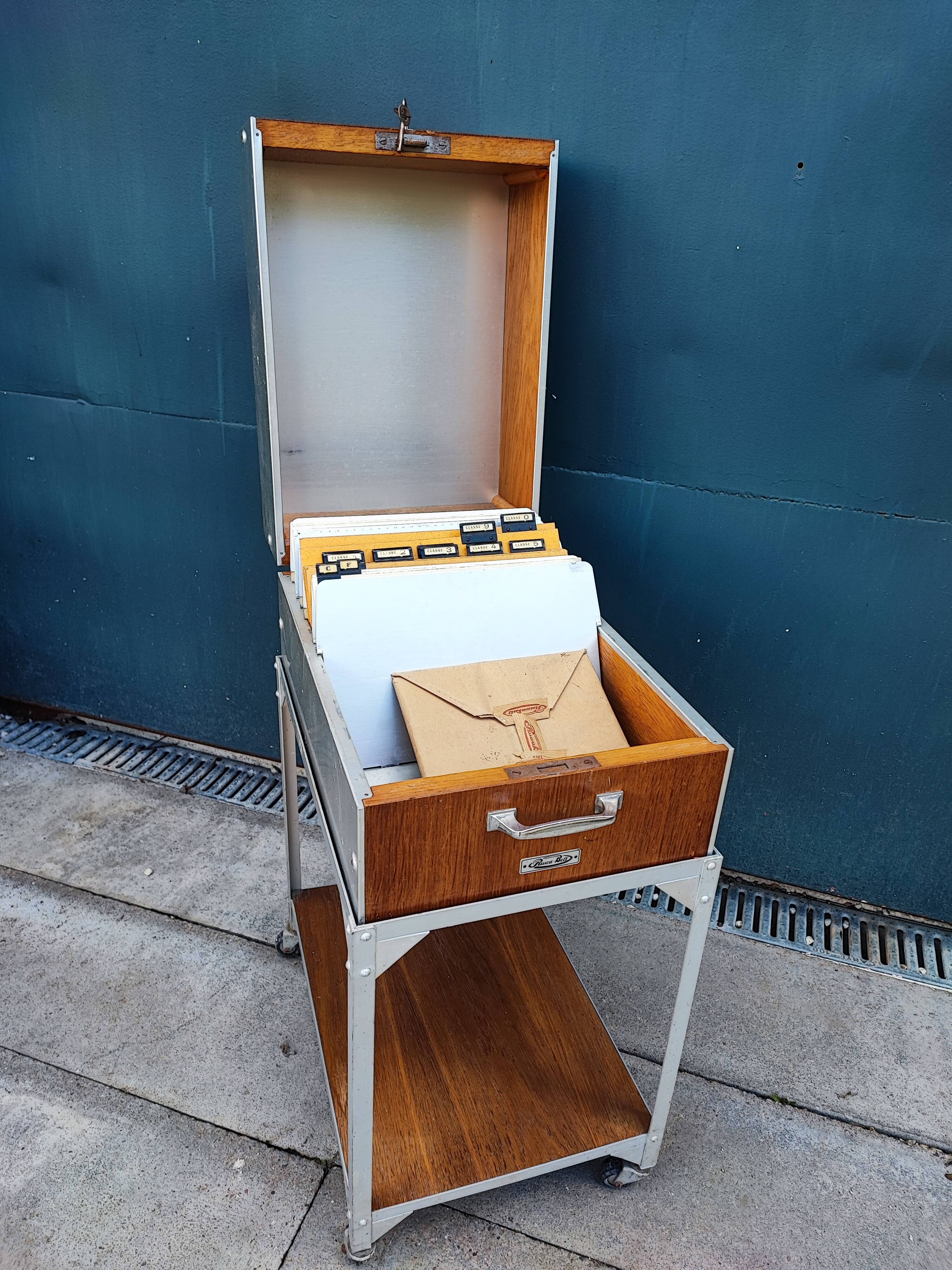 Metal binder ruwa bell