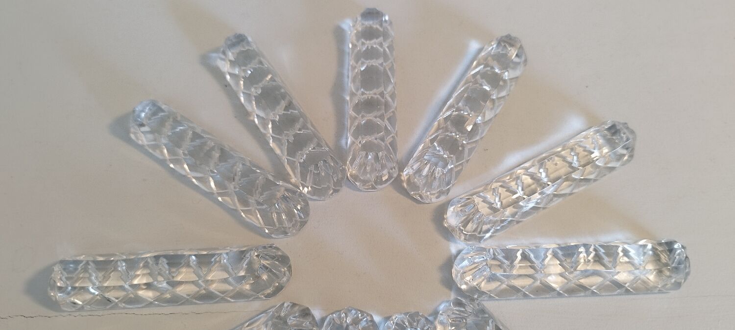 Crystal knife holder