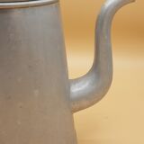 Cafetière ancienne en aluminium