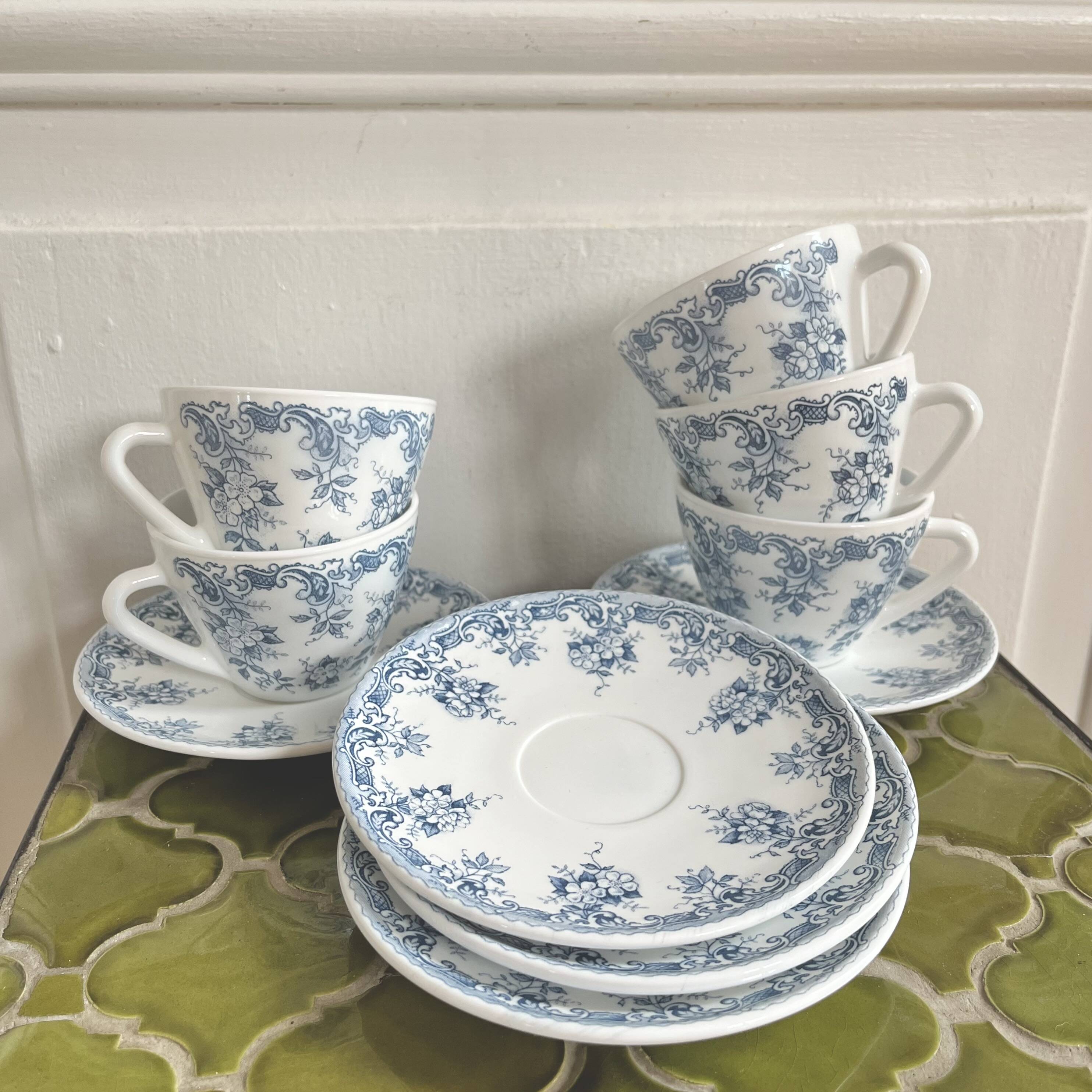 5 coffee cups with blue flower decor from the 70s