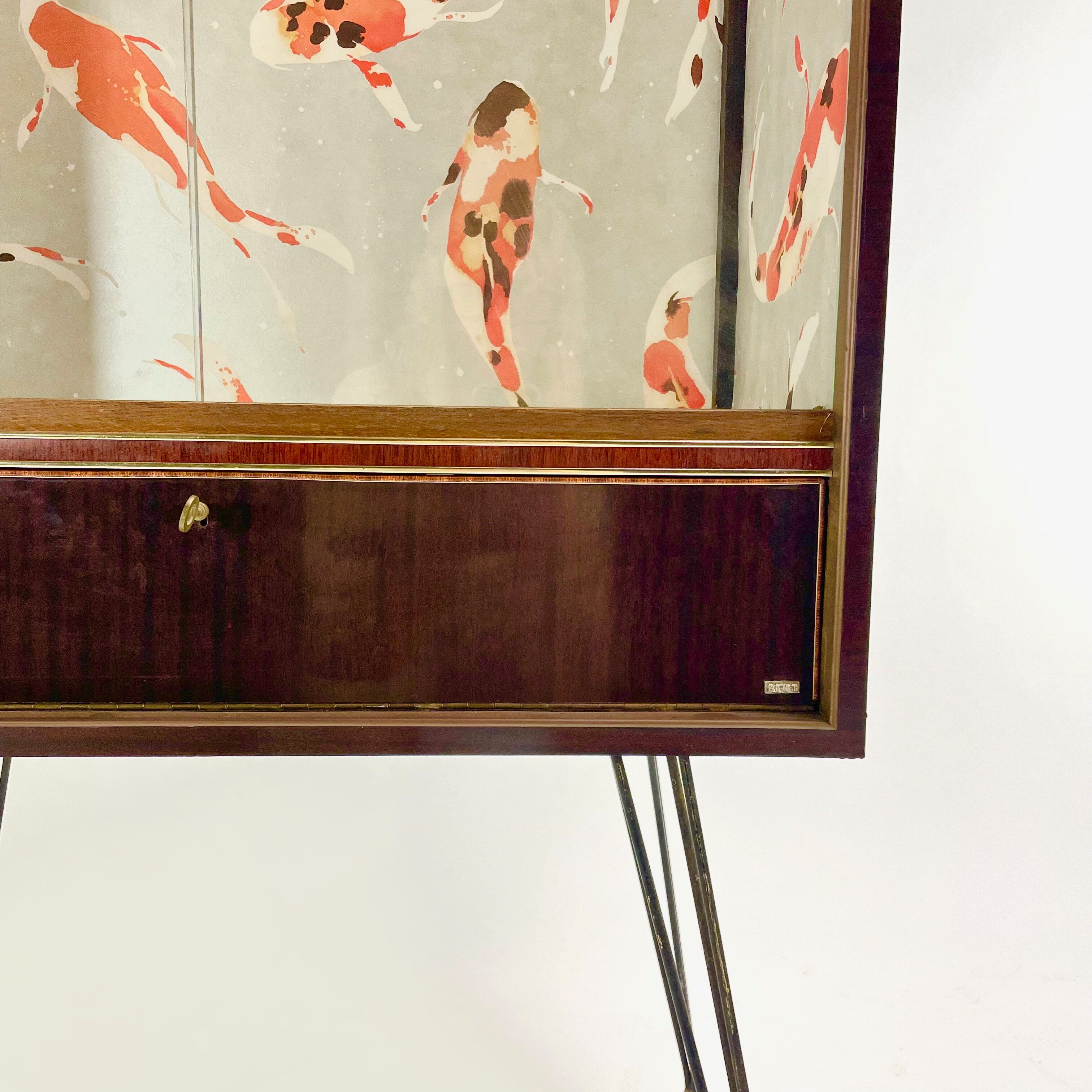 Eiffel free-standing display case