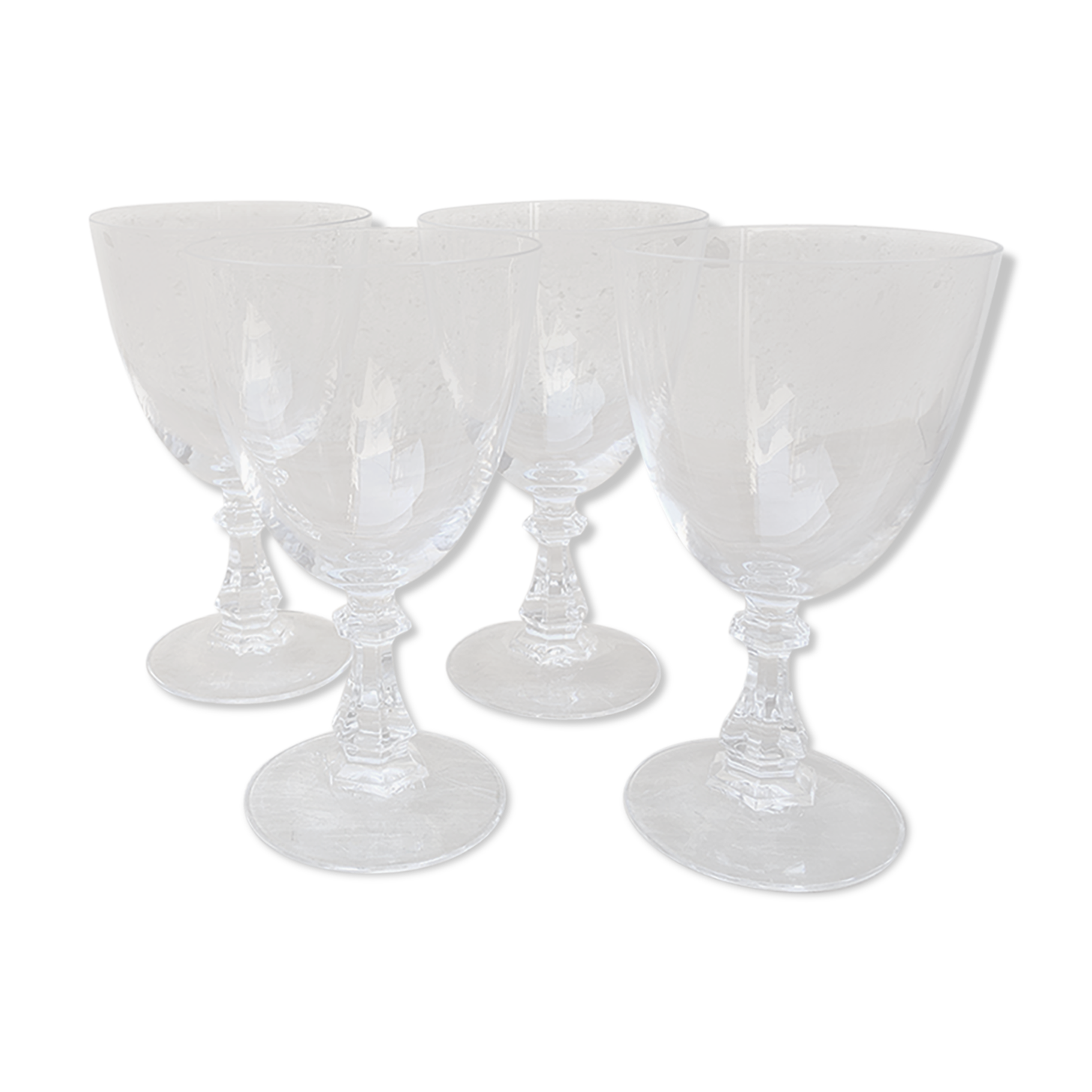 Wine glasses with chiseled foot