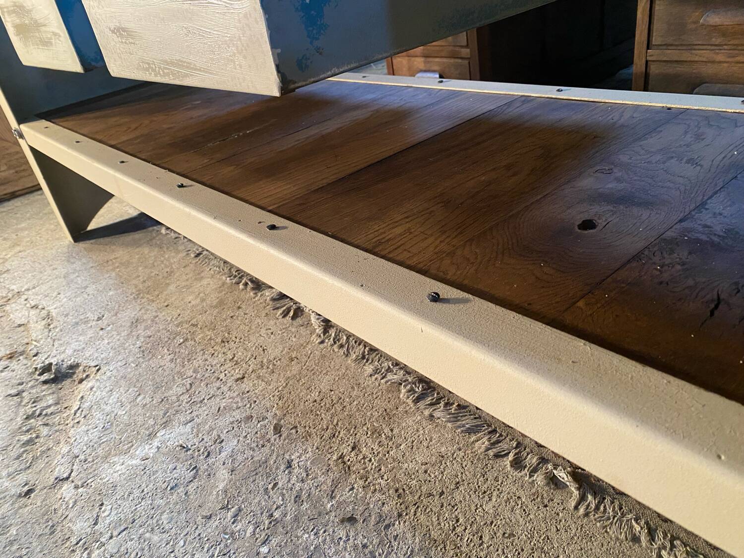 Industrial establishment Air Force Central island workbench