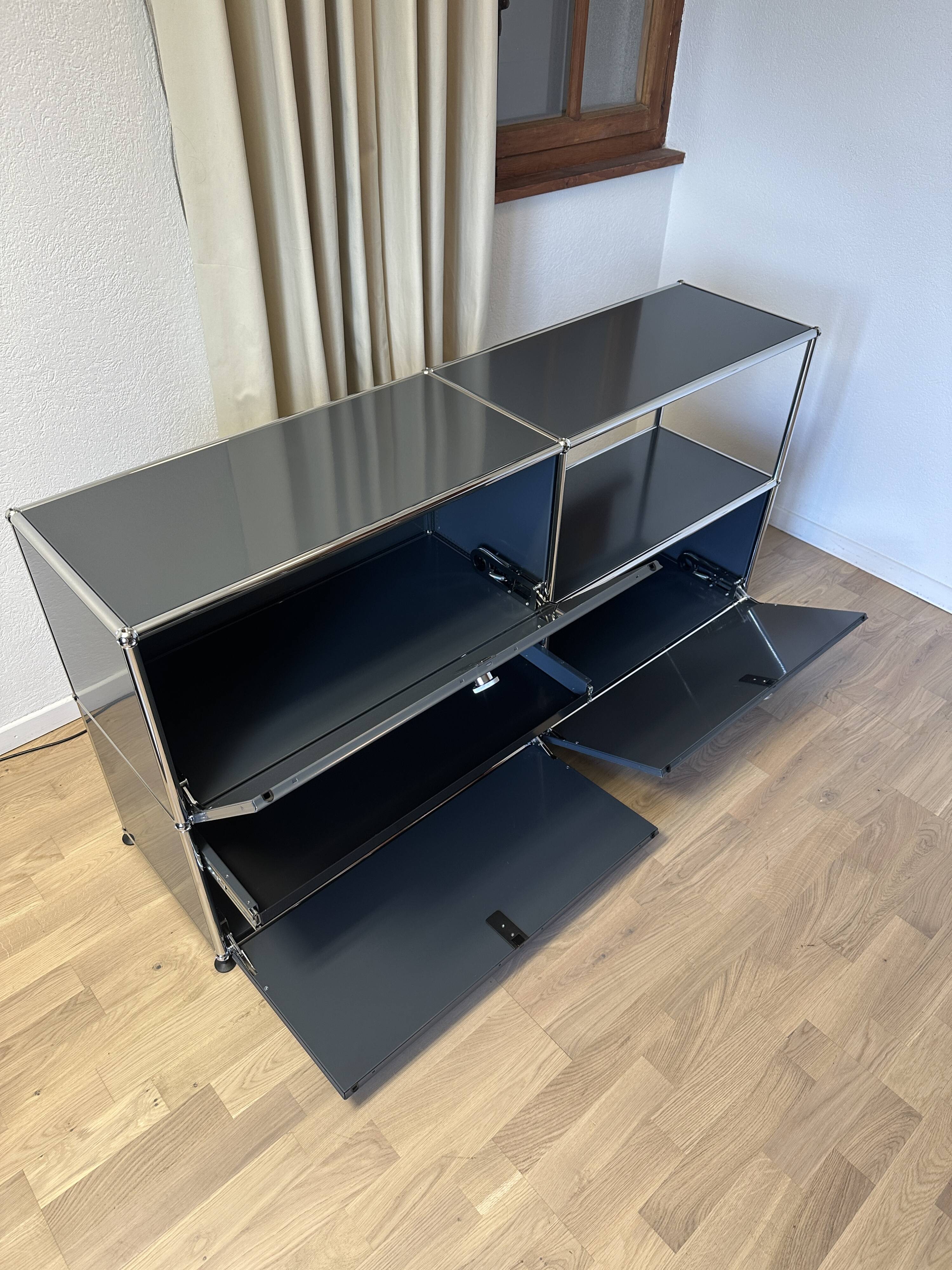 Commode USM Haller en Gris Anthracite et Noir Graphite