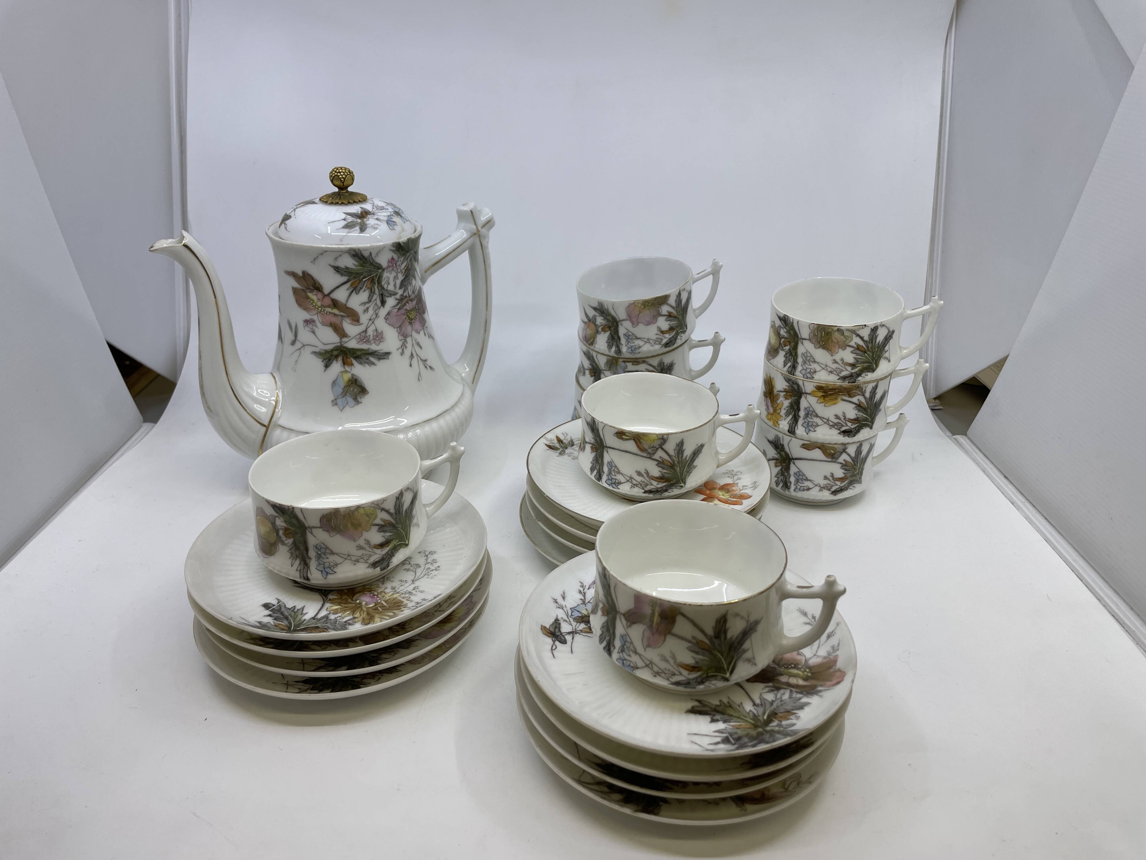 Porcelain coffee service decorated with flowers, The Great Stores of the Louvre