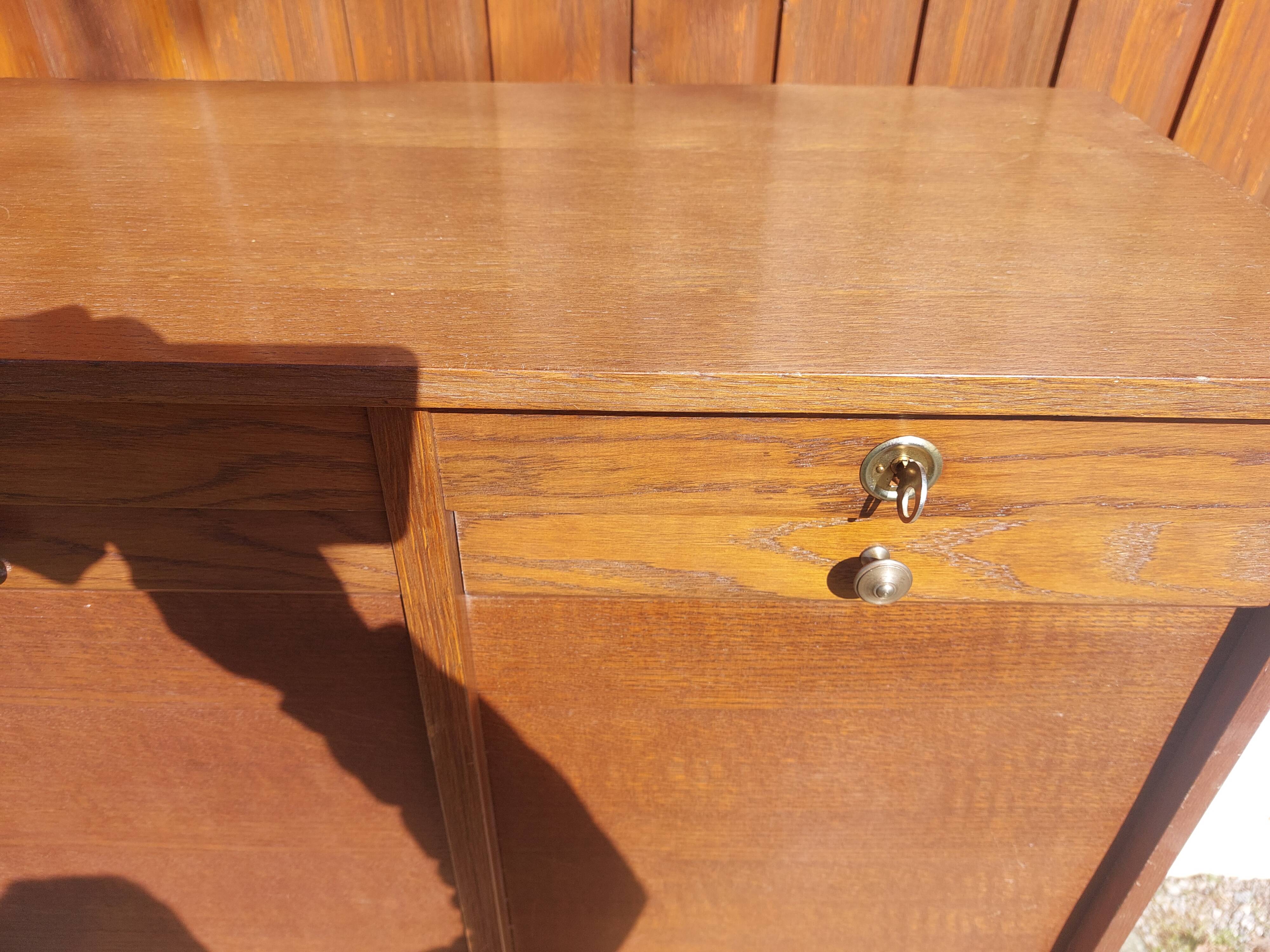 Double curtain filing cabinet