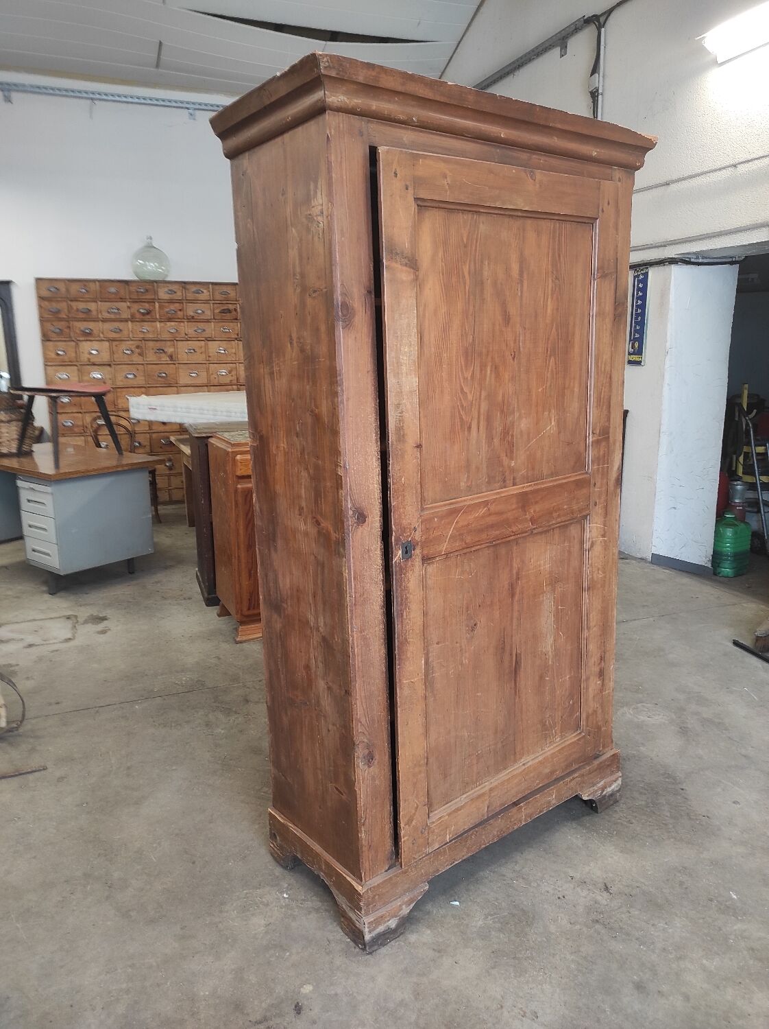 Old Parisian bitter farmhouse 1 rustic fir door with key