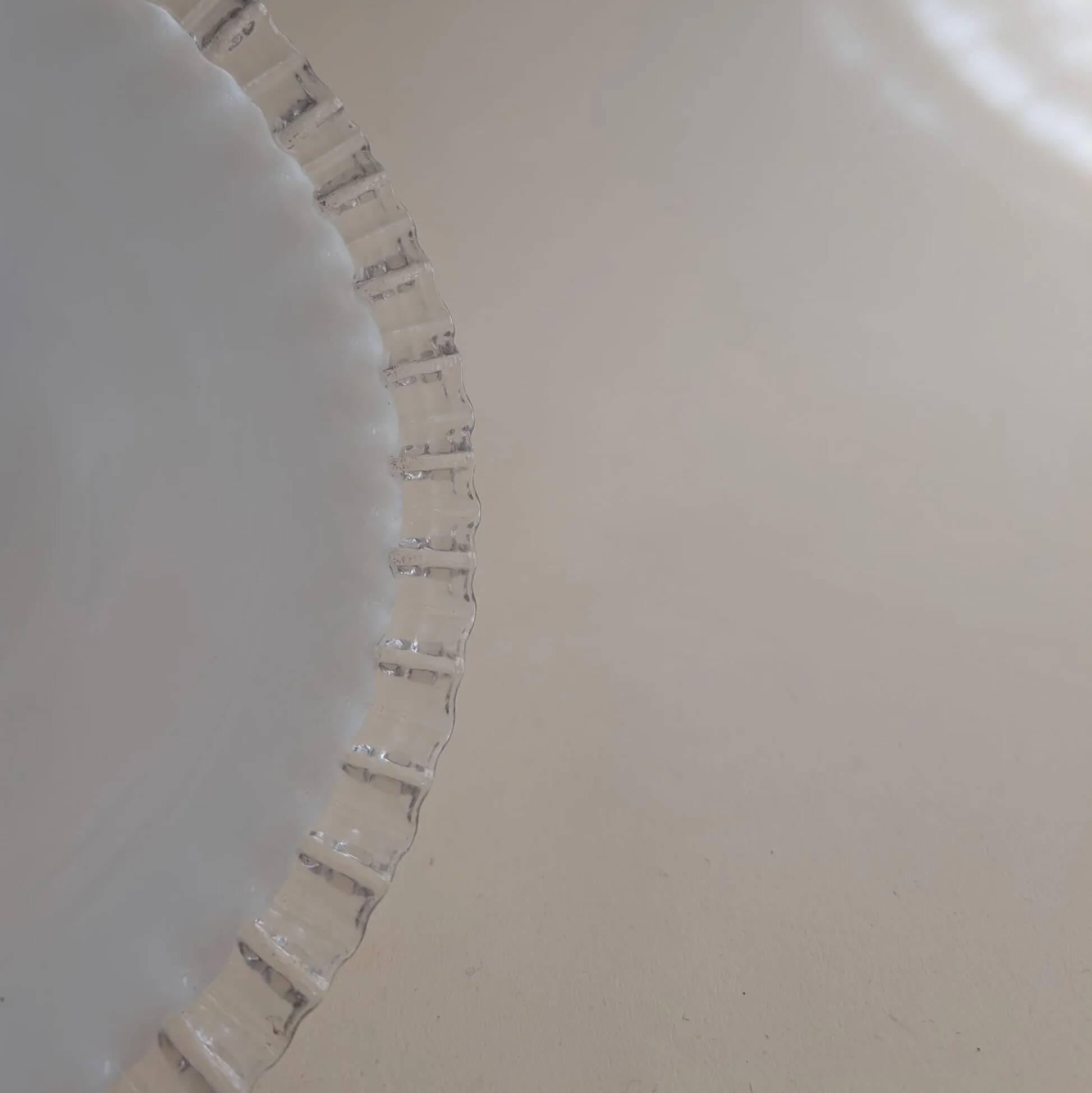 White opaline suspension