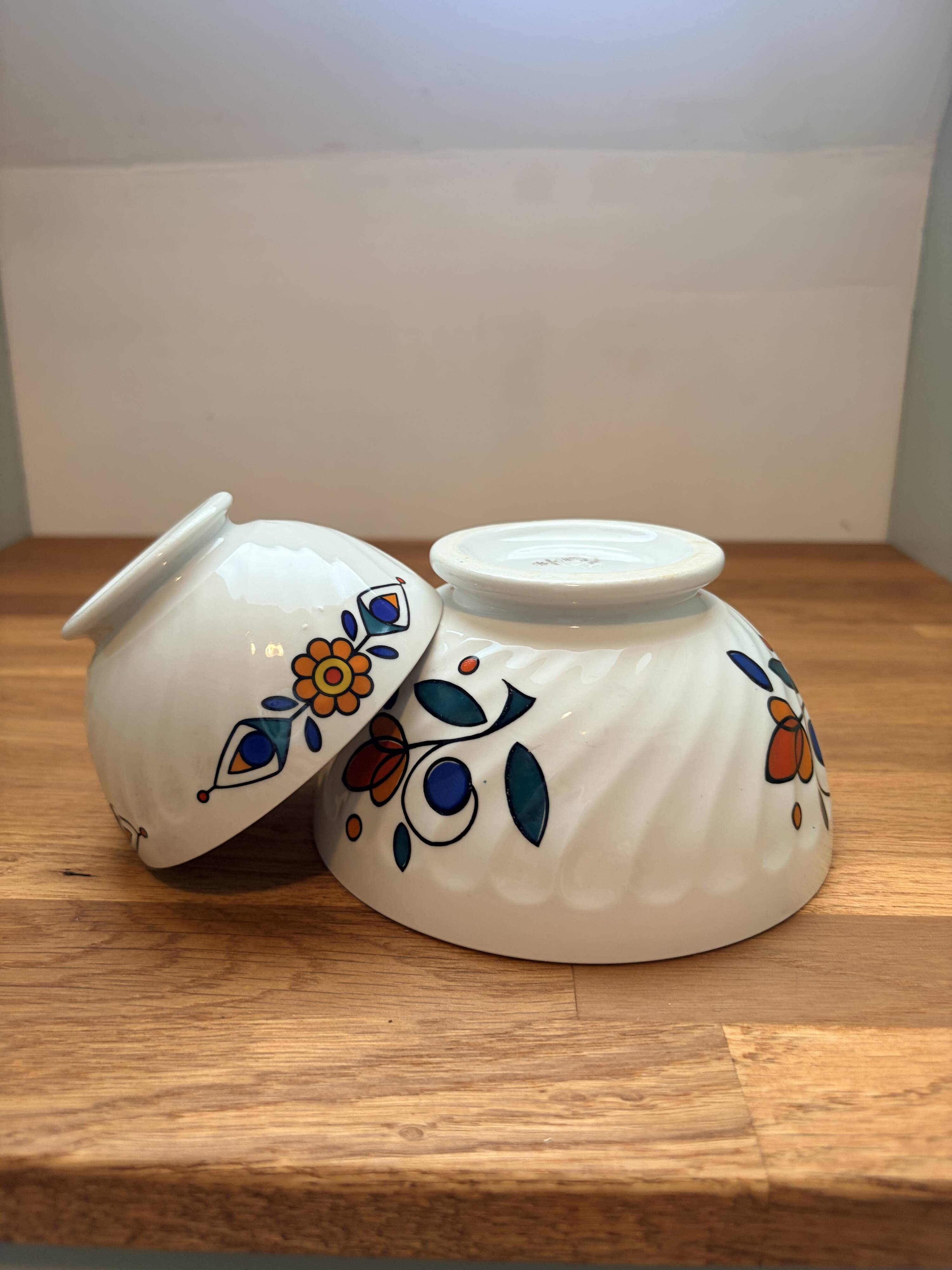 2 vintage Art Deco bowls 210104