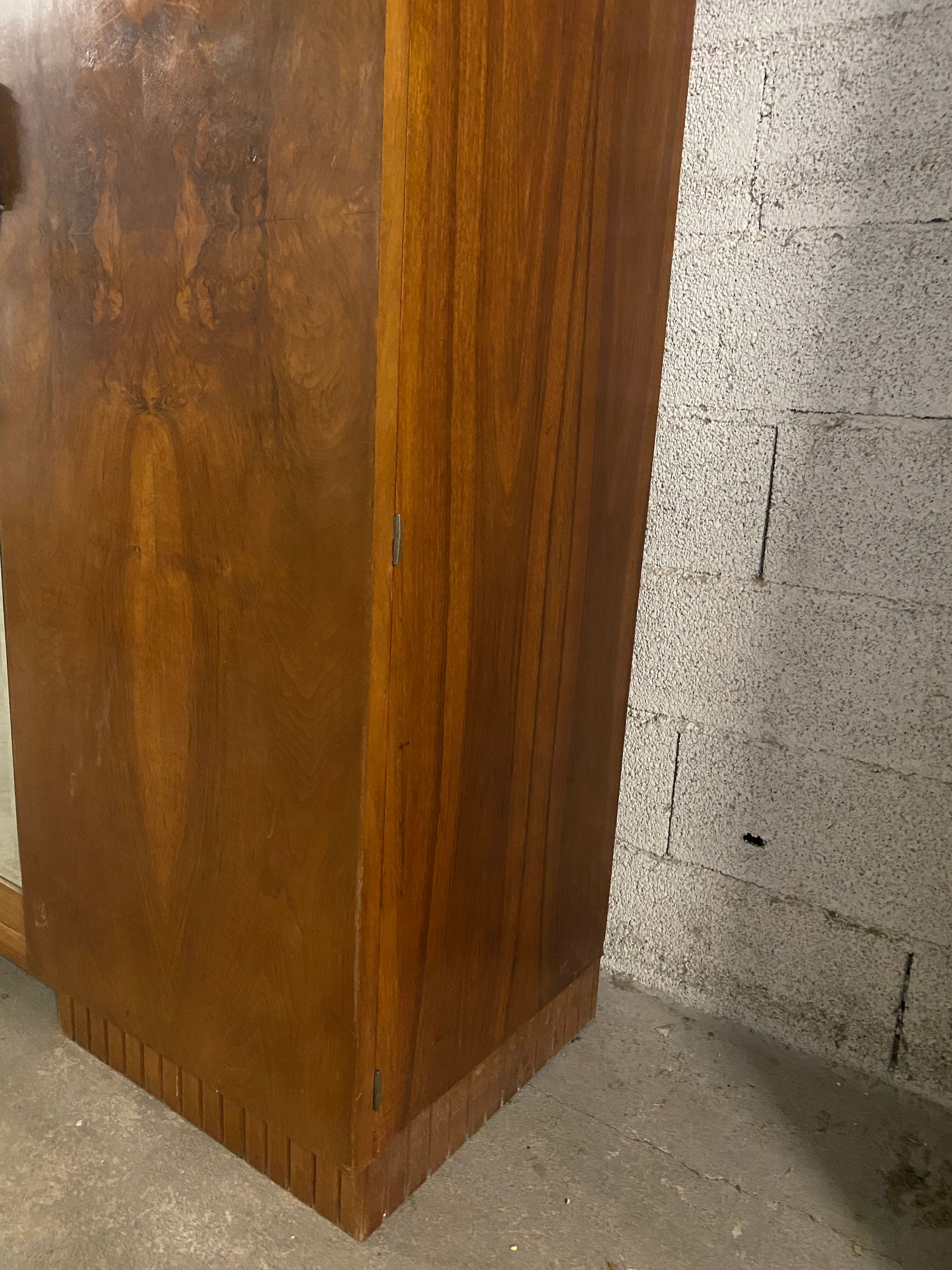 Art Deco 1930 walnut cabinet
