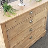 Ancient chest of drawers