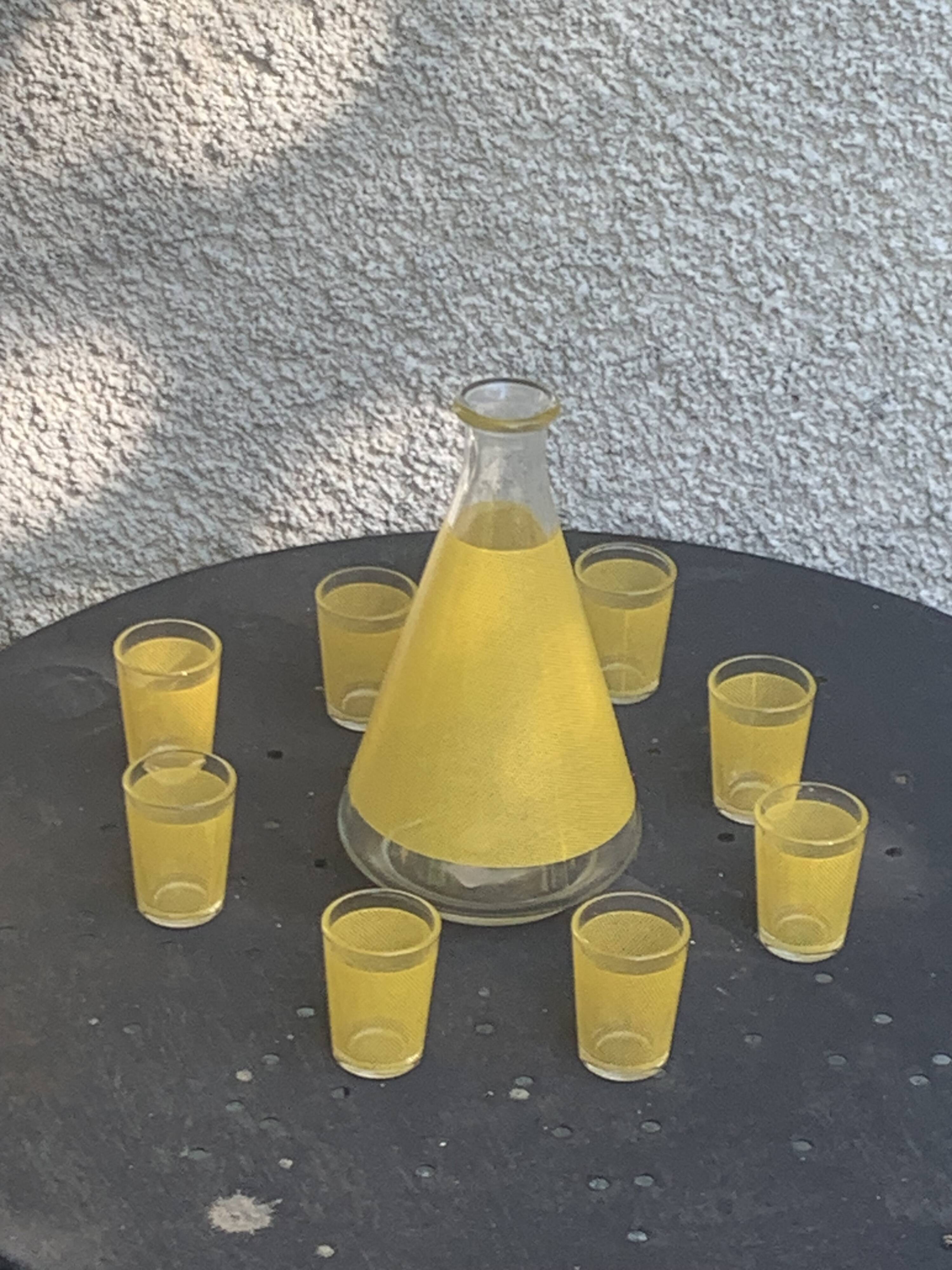 Liqueur set consisting of a glass carafe and 8 small yellow glasses