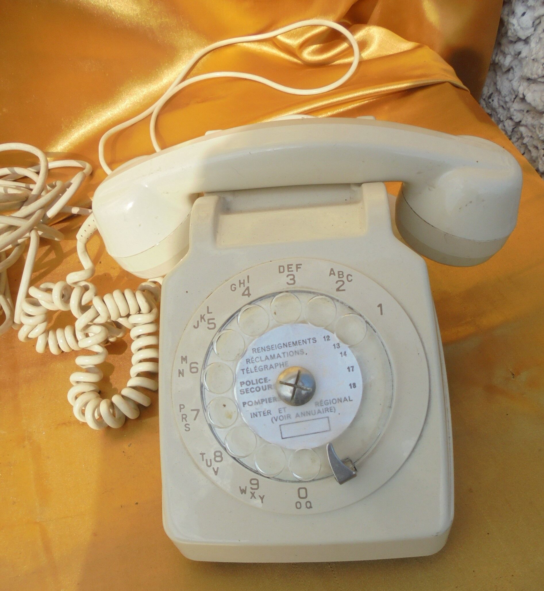 Telephone socotel s63 vintage ivory