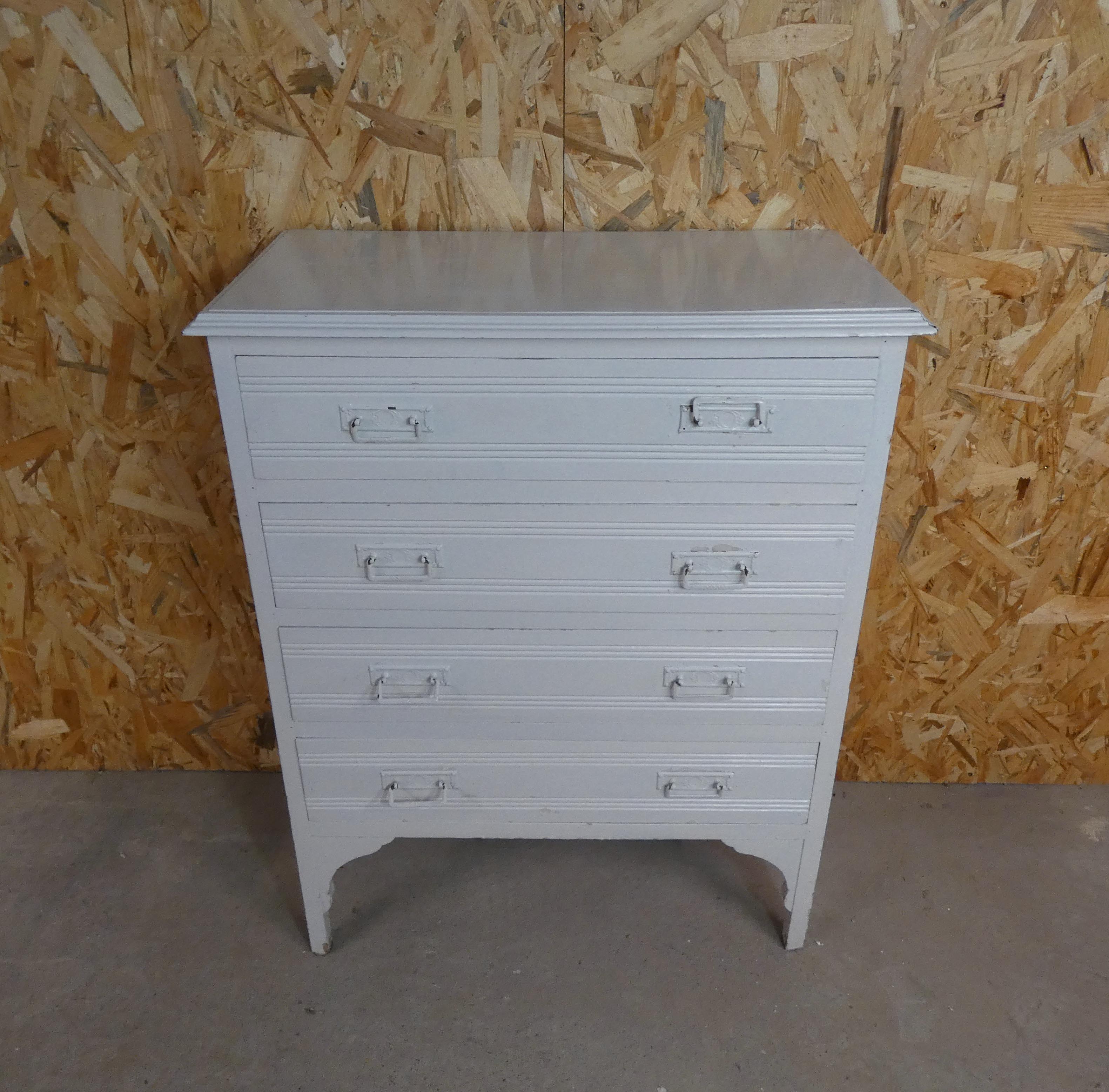 Wooden chest of drawers