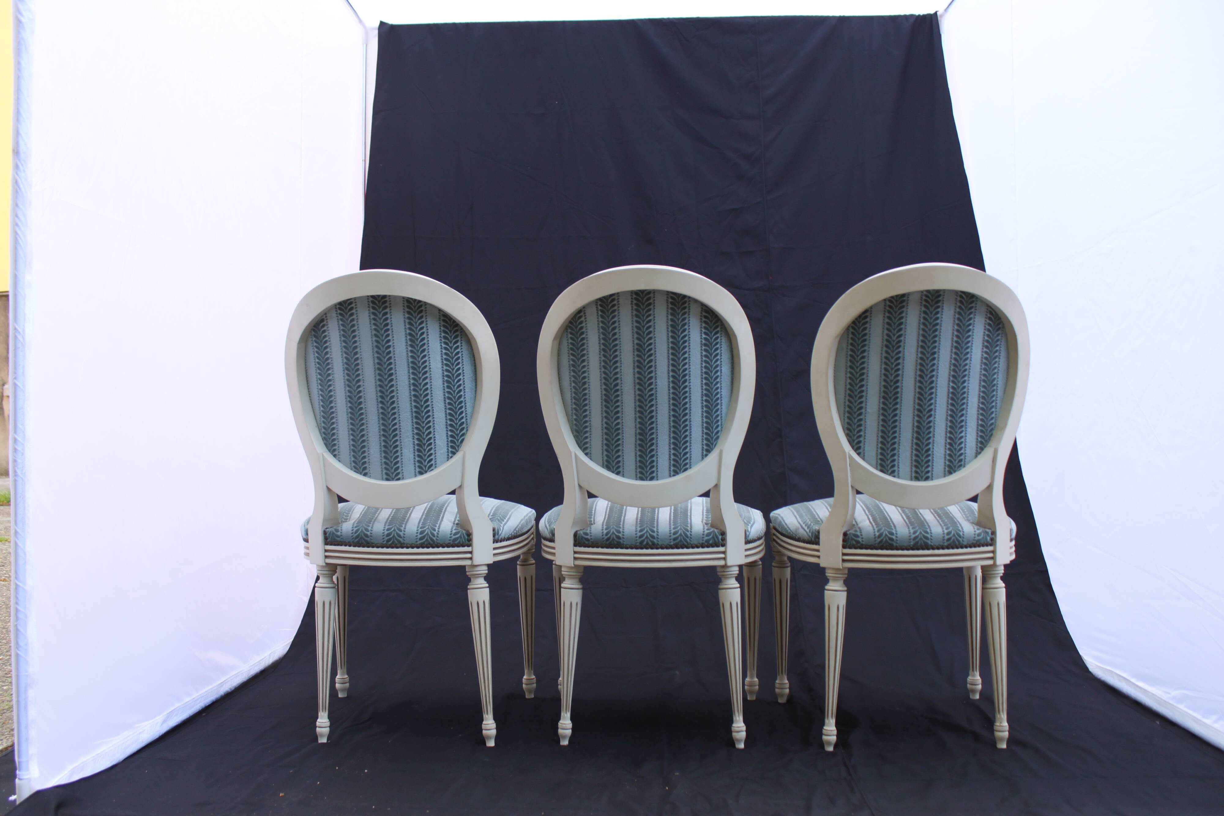 Lot de 3 chaises médaillon style Louis XV