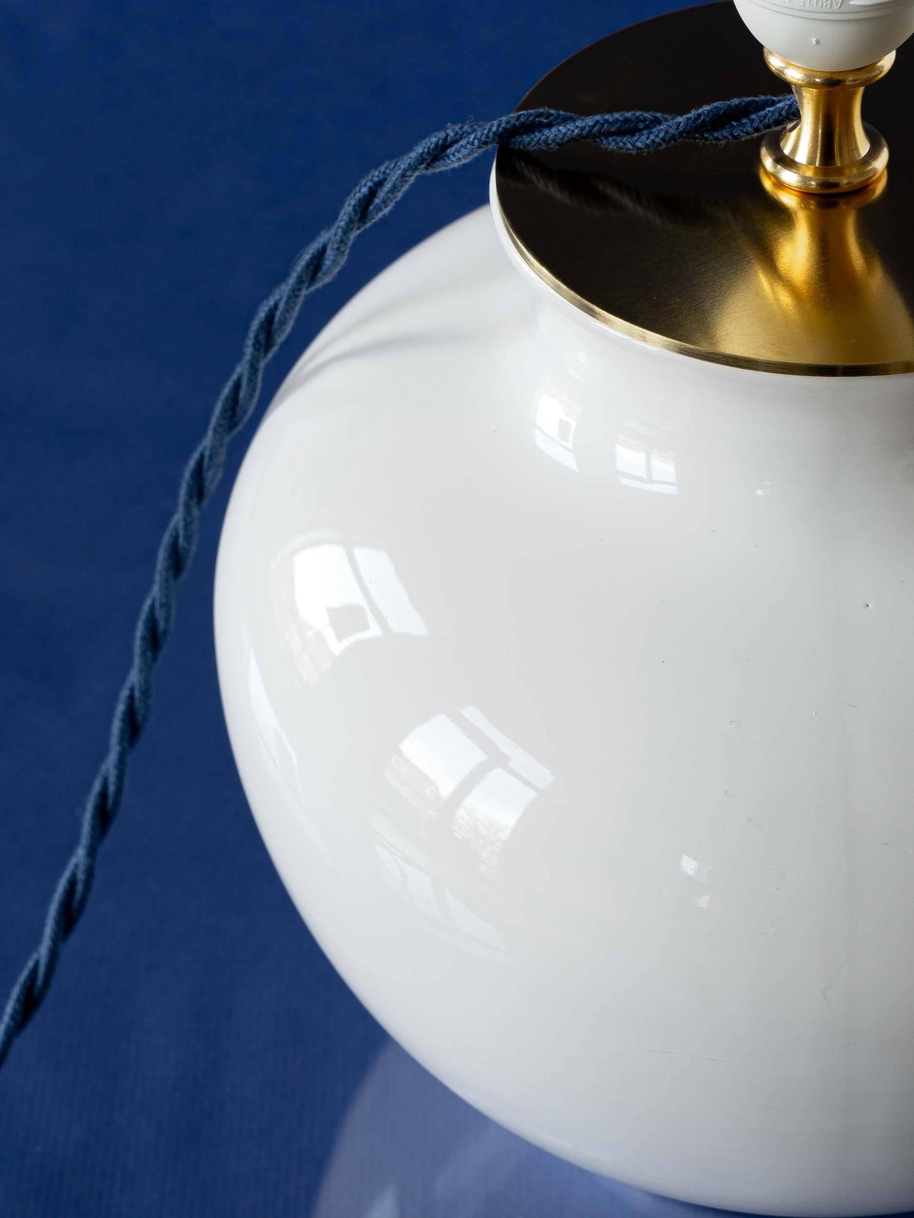 Blue and white ceramic table lamp, William Morris Acanthus shade, Dutch vintage.