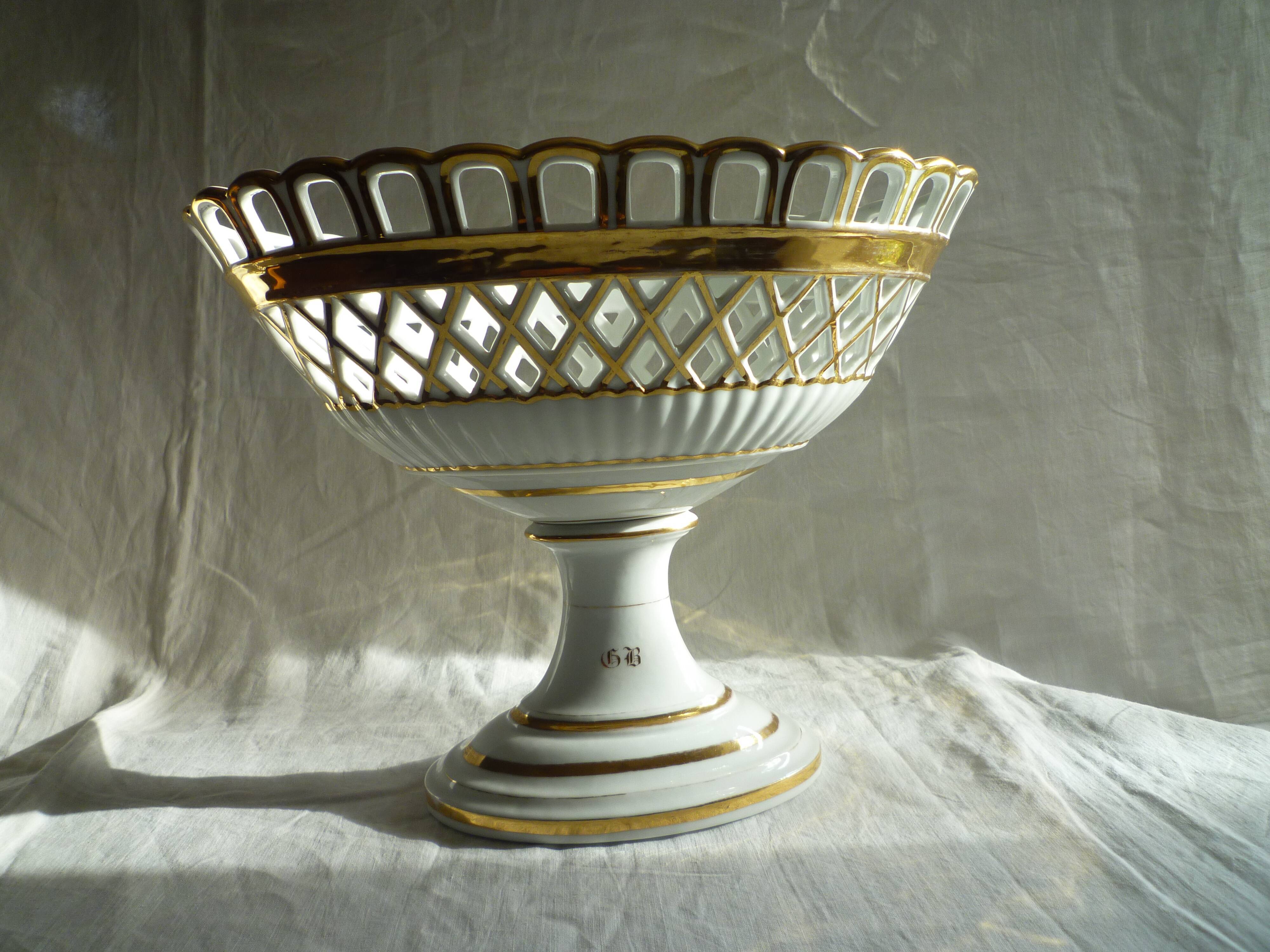 Large porcelain basket from the Napoleon III era