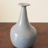 Soliflore artisanal en céramique bleue signée JS