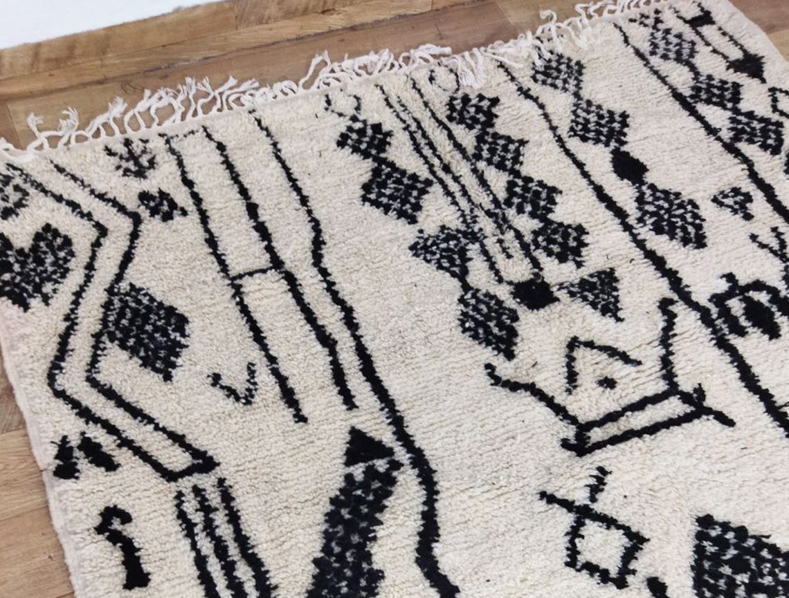 Handmade moroccan berber carpet 305 x 195 cm