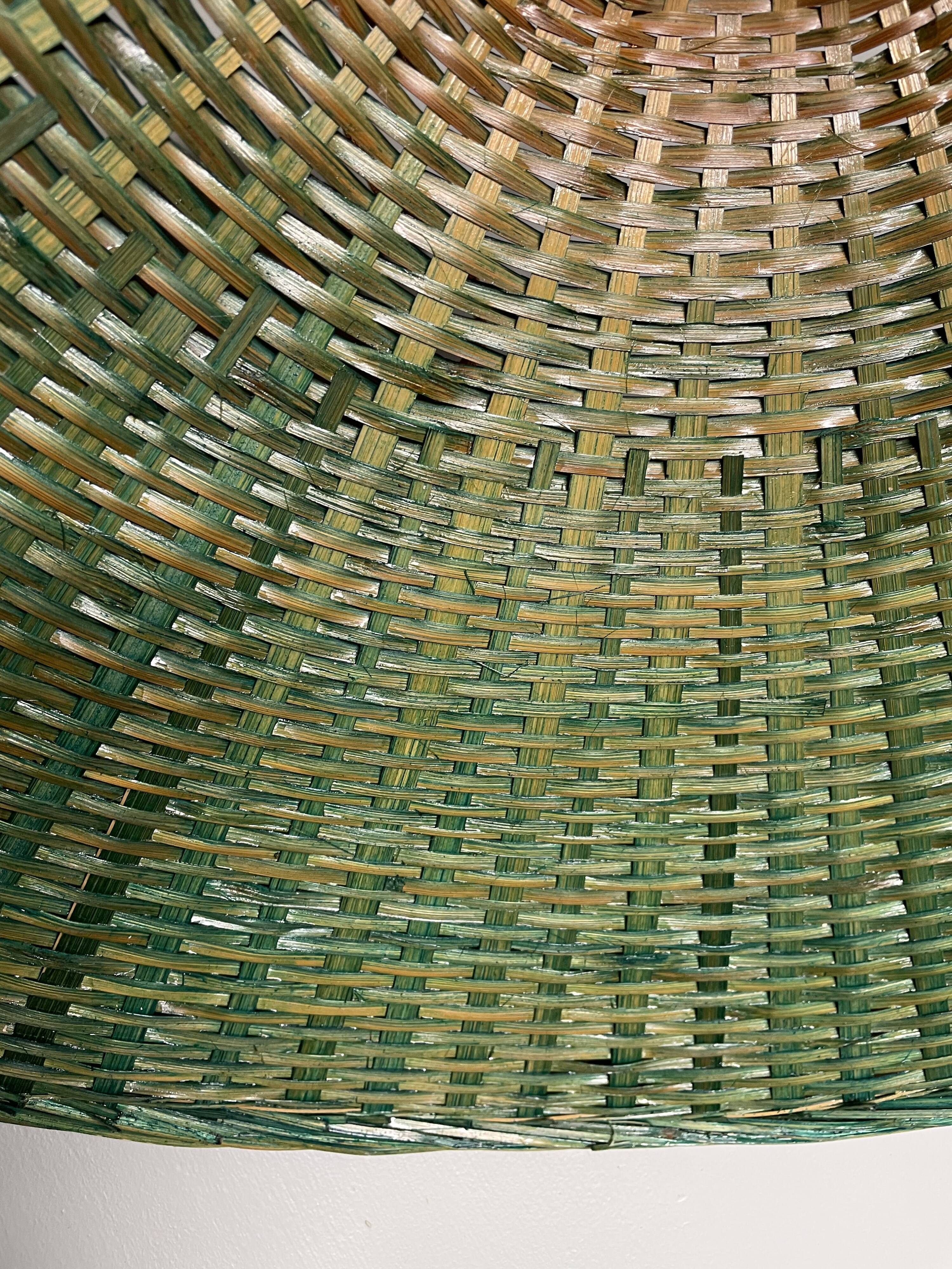 Suspension in green braided rattan