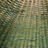 Suspension in green braided rattan