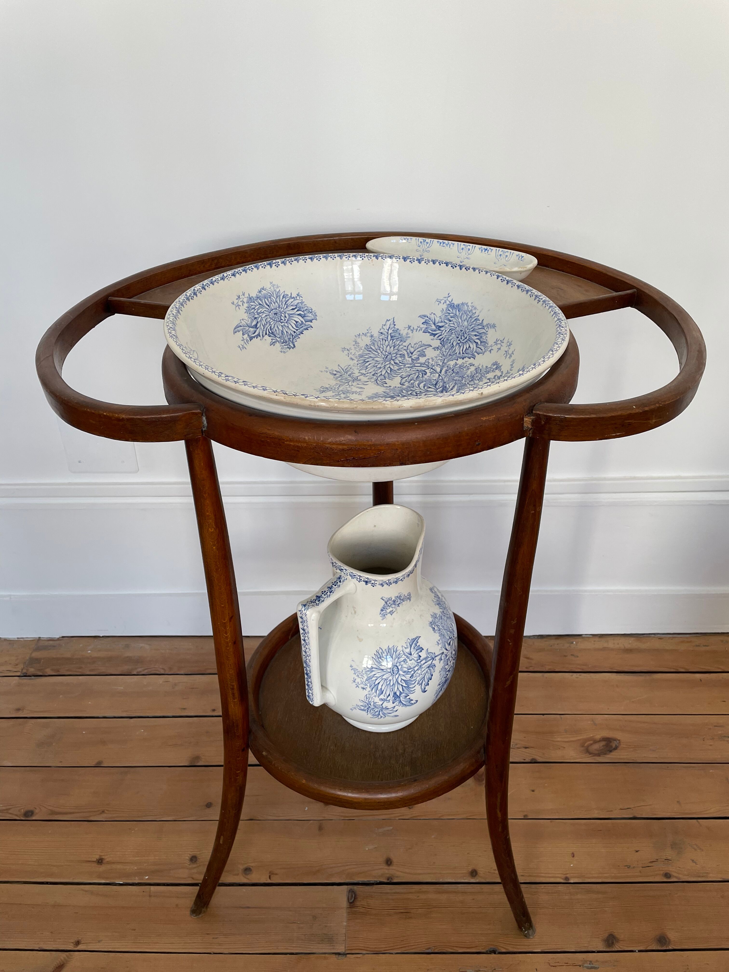Meuble de toilette barbière Baumann 1920 avec nécessaire de toilette Onnaing