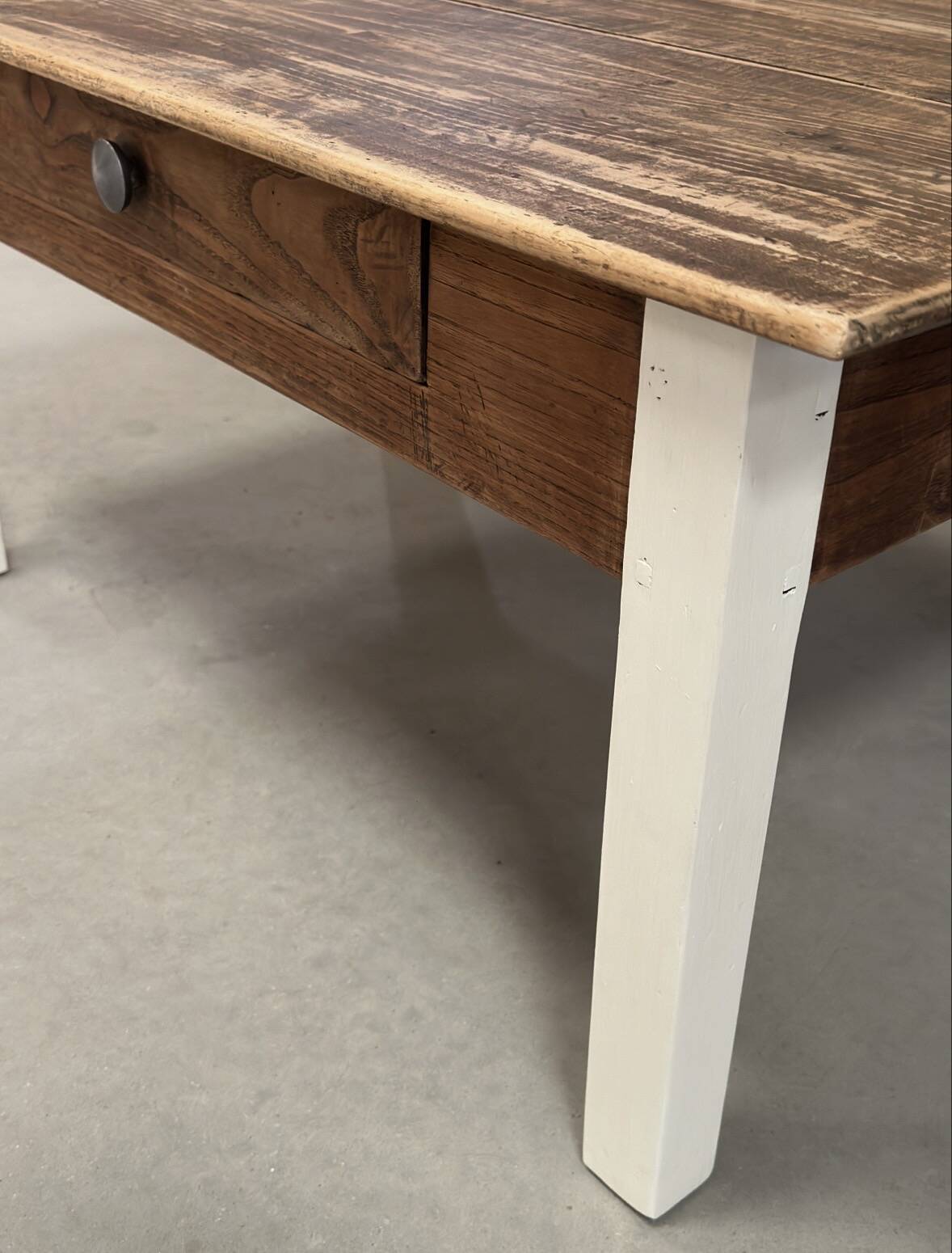 Table basse en bois avec tiroir