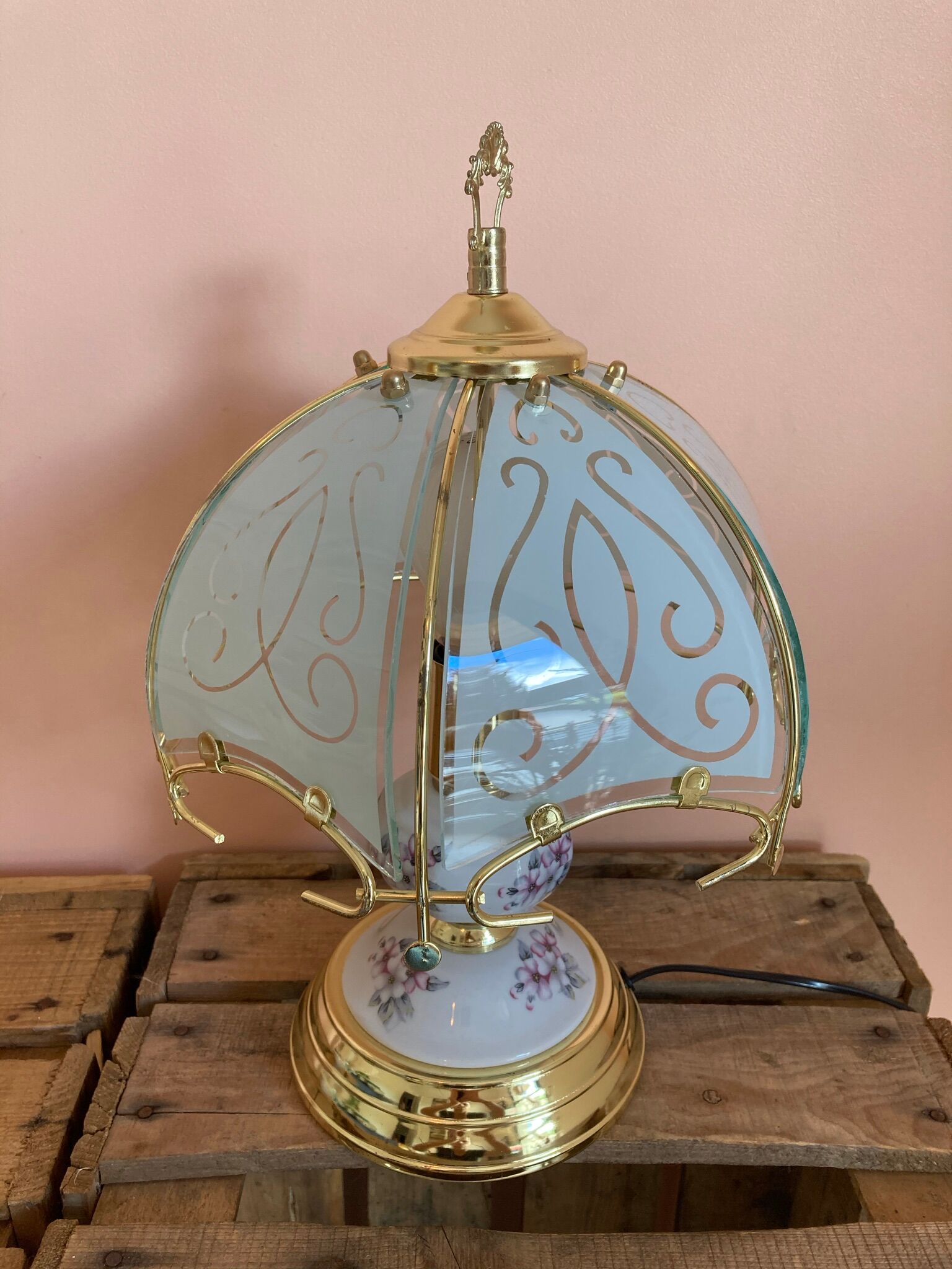 Lampe dorée pied porcelaine style tiffany