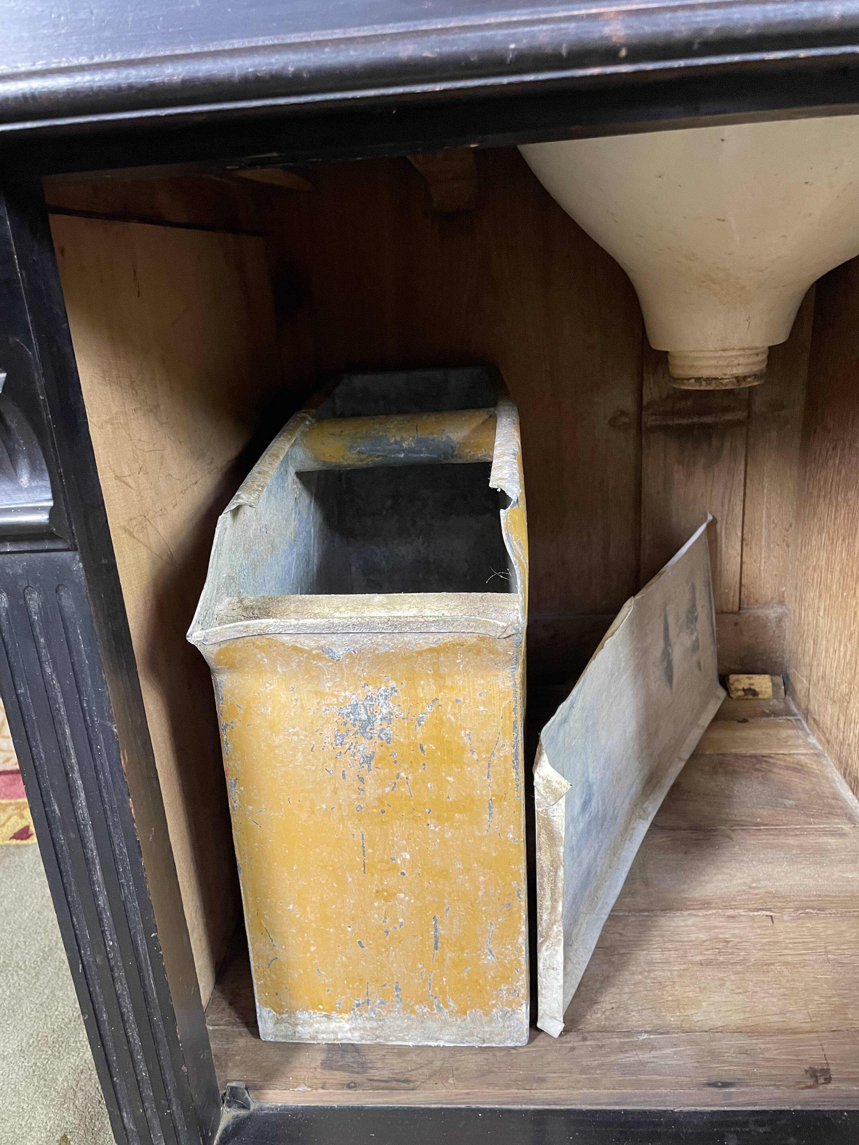 Meuble de toilette à vasque Napoléon III