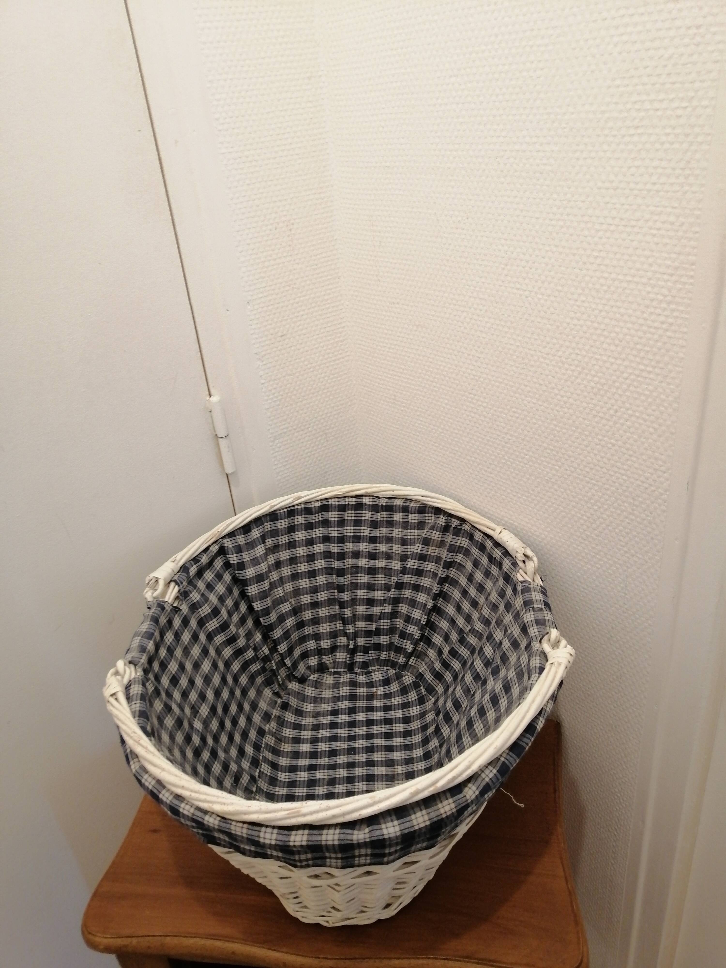 Vintage oval white wicker basket
