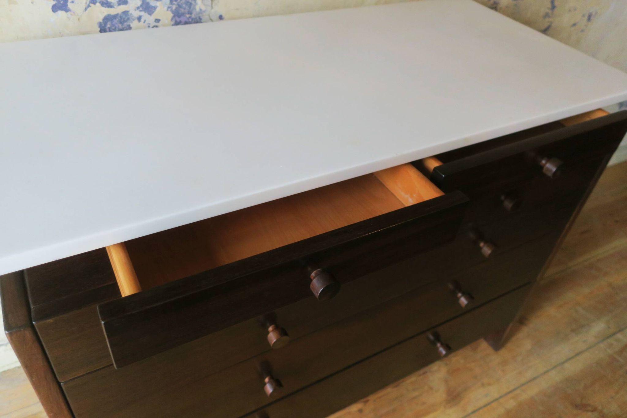 Commode italienne du milieu du siècle en acajou et marbre, années 1960