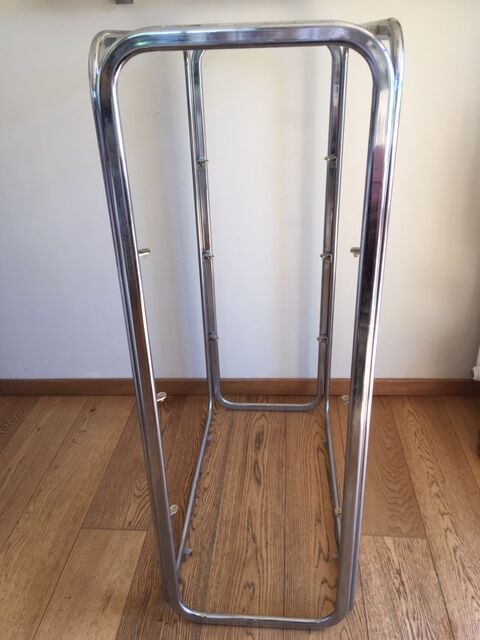 Chrome shelves and smoked glasses design