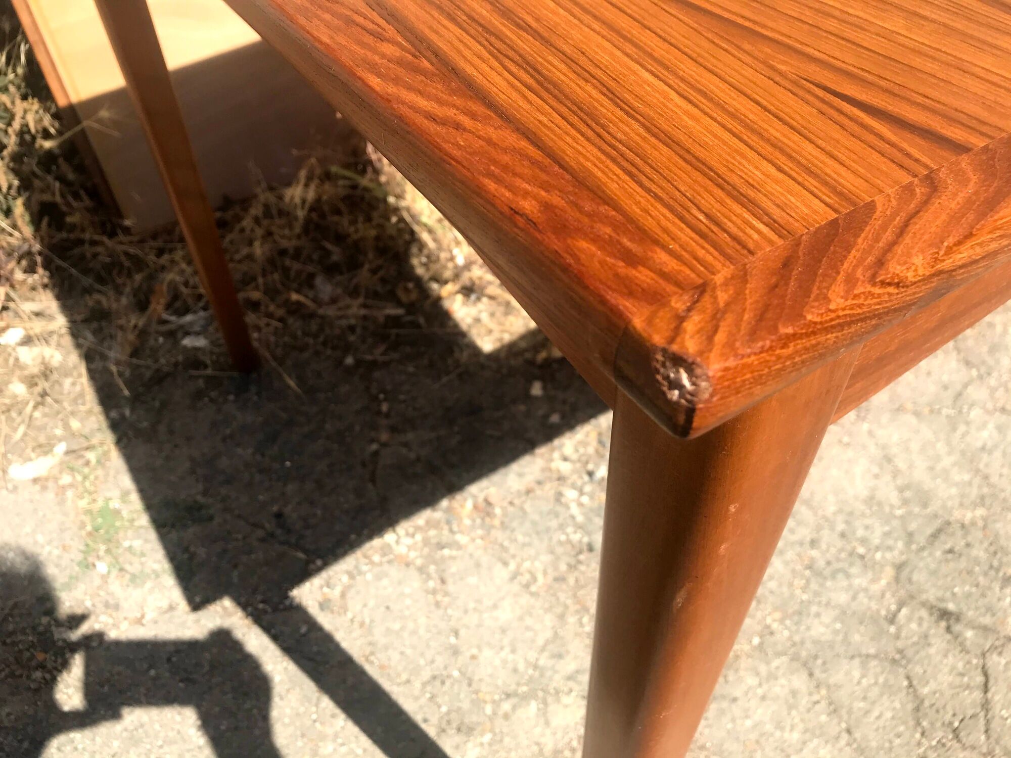 Extendable dining table with vintage 60s teak extensions
