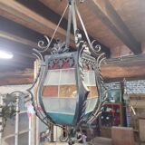 Lanterne en fer forgé avec vitraux